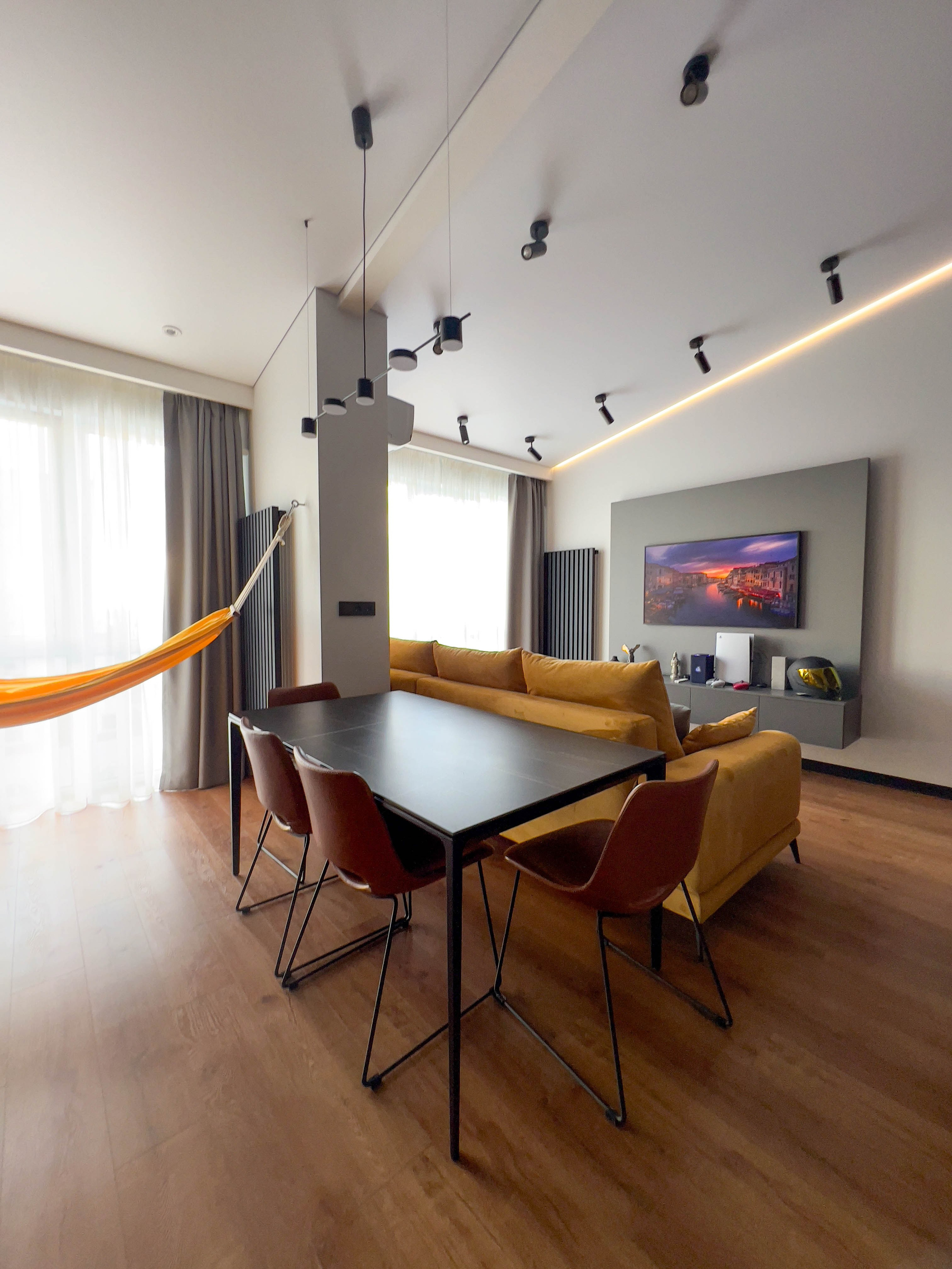 The apartment is on two levels. Fotograf Dmitrii Donets