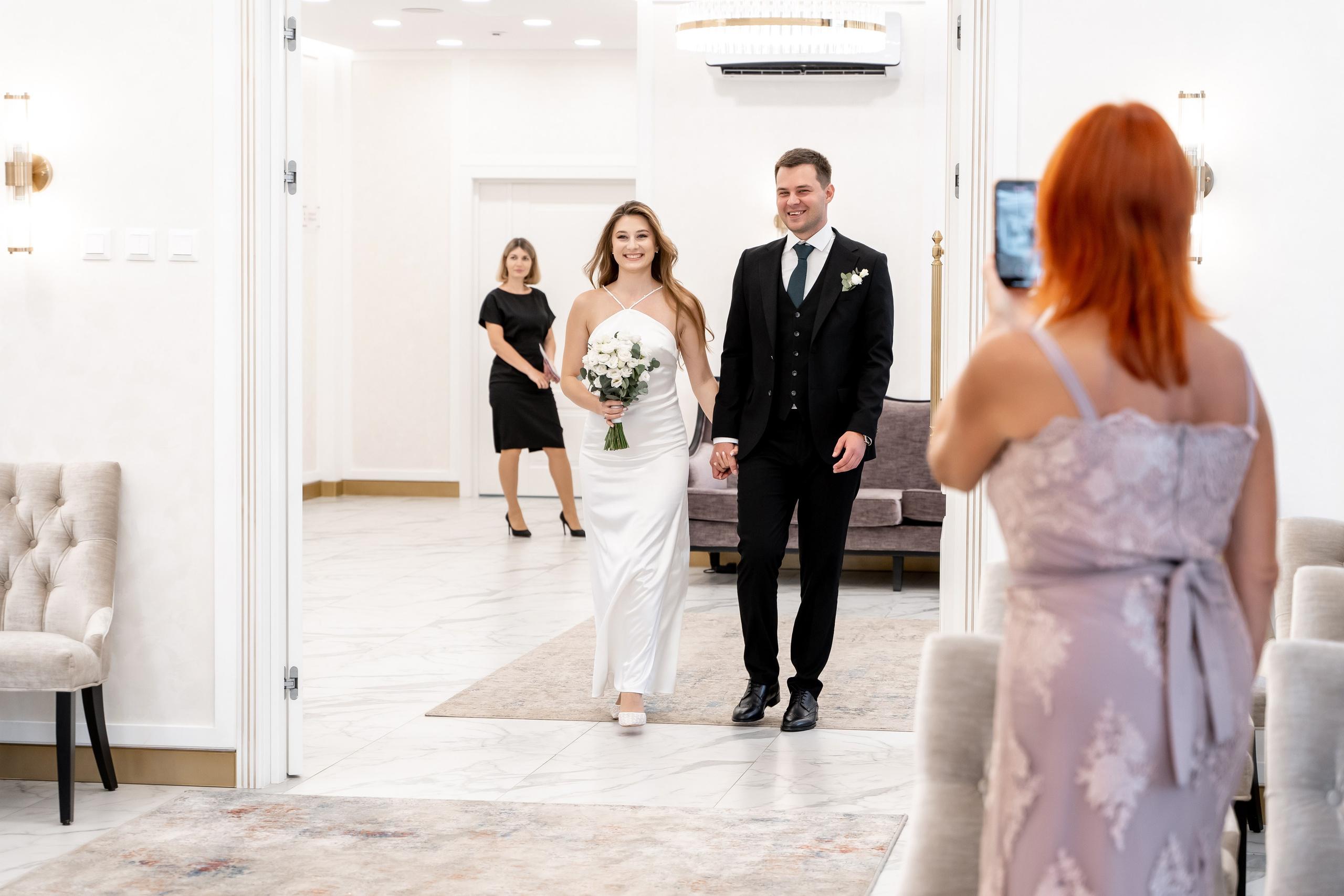 Свадебный фотограф в Москве. Свадебный фотограф Видное, Бутово, Домодедово, Щербинка, Царицыно. Роспись во дворце бракосочетания Южное Бутово. Регистрация брака в Москве и Московской области. Фотограф на свадьбу. Свадебная фотосессия в центре Москвы. Фотосессия свадебного банкета  в ресторане. Выездная регистрация брака. Фотосессия молодоженов. Свадебная прогулка. Жених и невеста в день свадьбы. Wedding in Moscow. Свадебная фотосессия  в Барвихе. Стильная свадебная фотография. Сборы жениха и невесты в день свадьбы. 