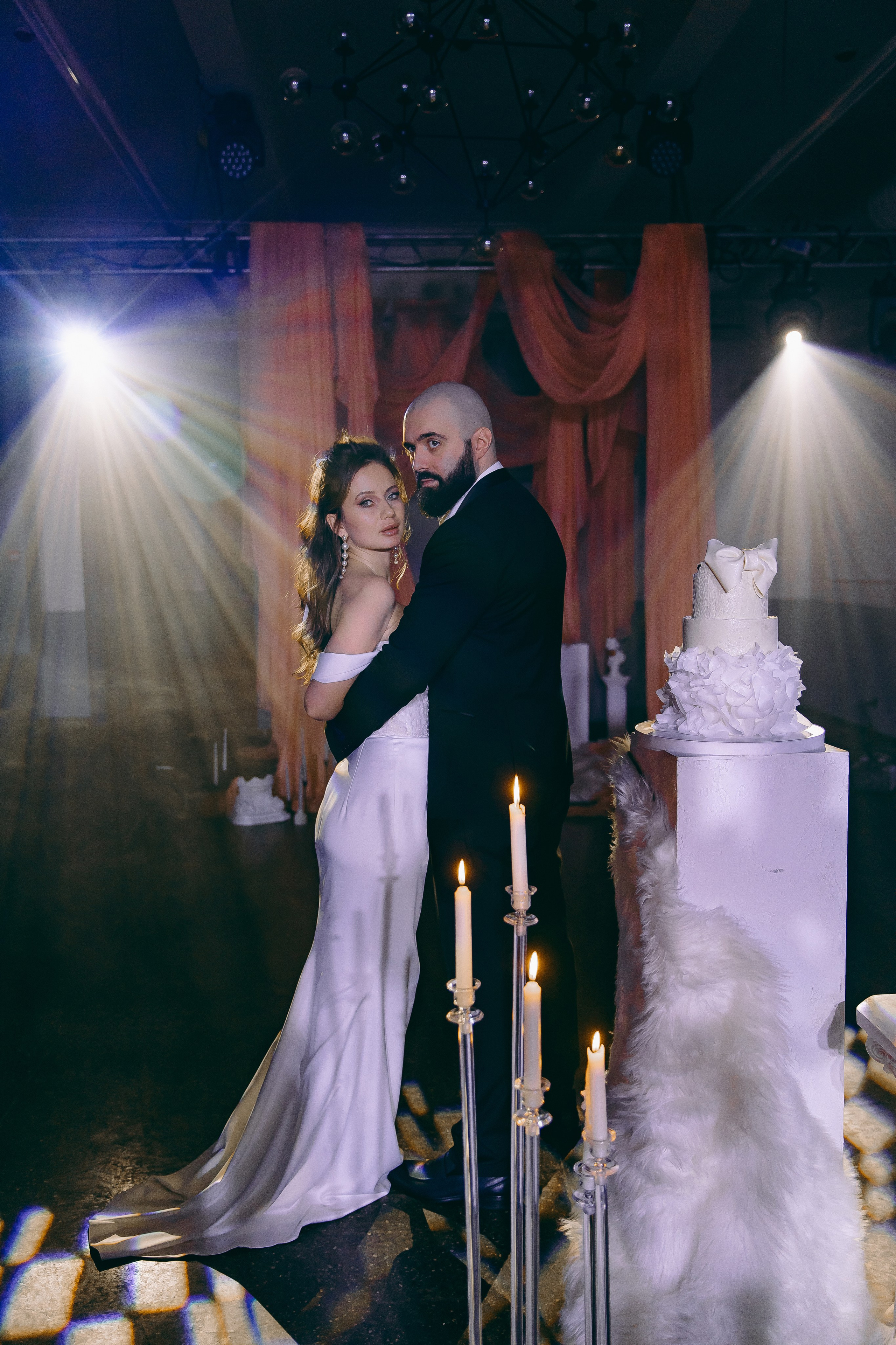 История торта Олеси и Владимира. Свадебный и семейный фотограф в Рязани Саша Крутых