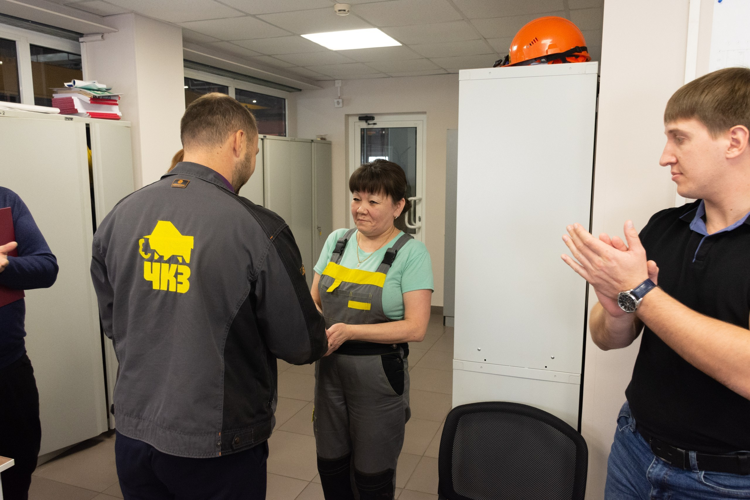 ЧКЗ Вручение благодарственных писем. Фотограф Максим Буряк