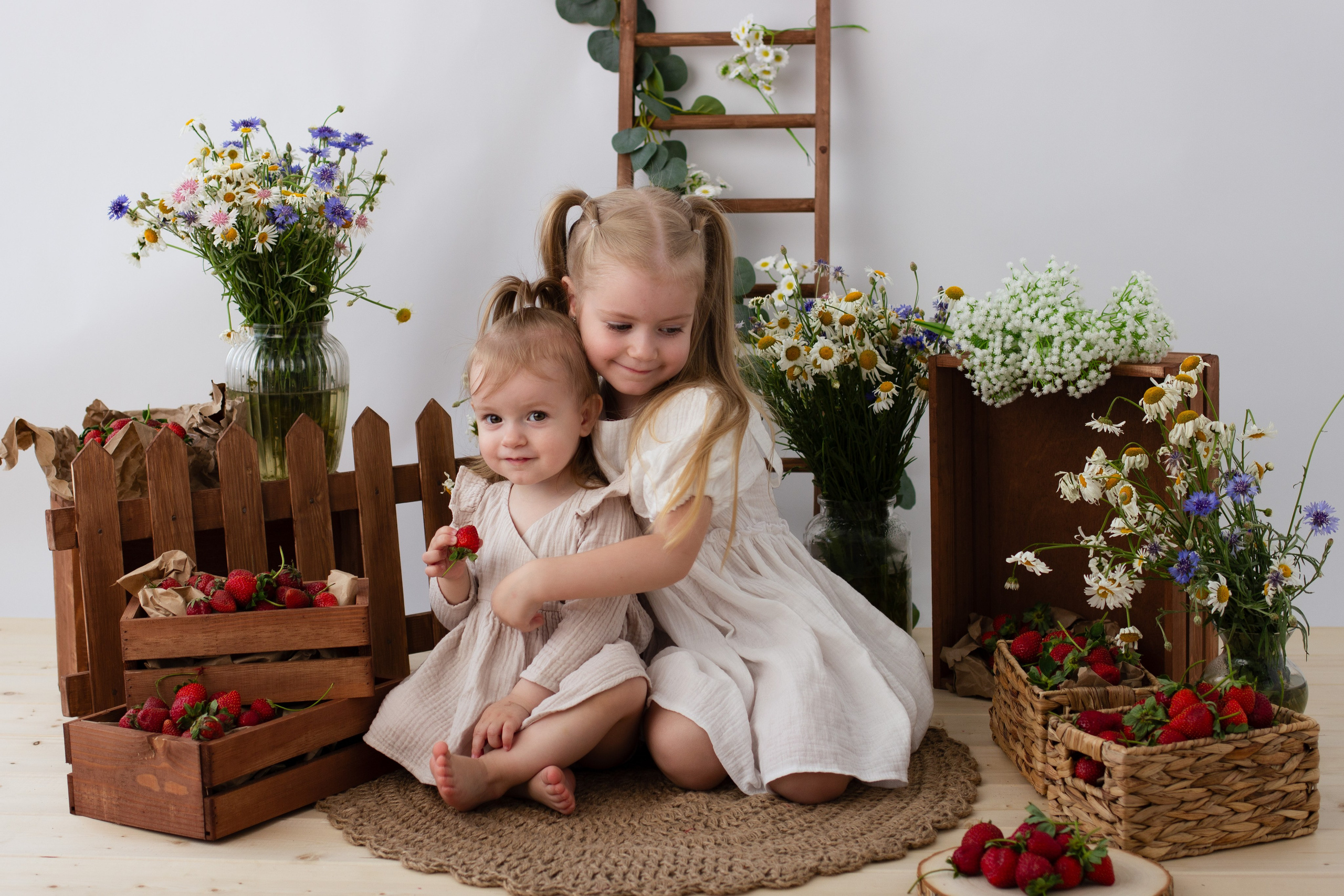 Клубничный фотопроект. Newborn-barykina.ru