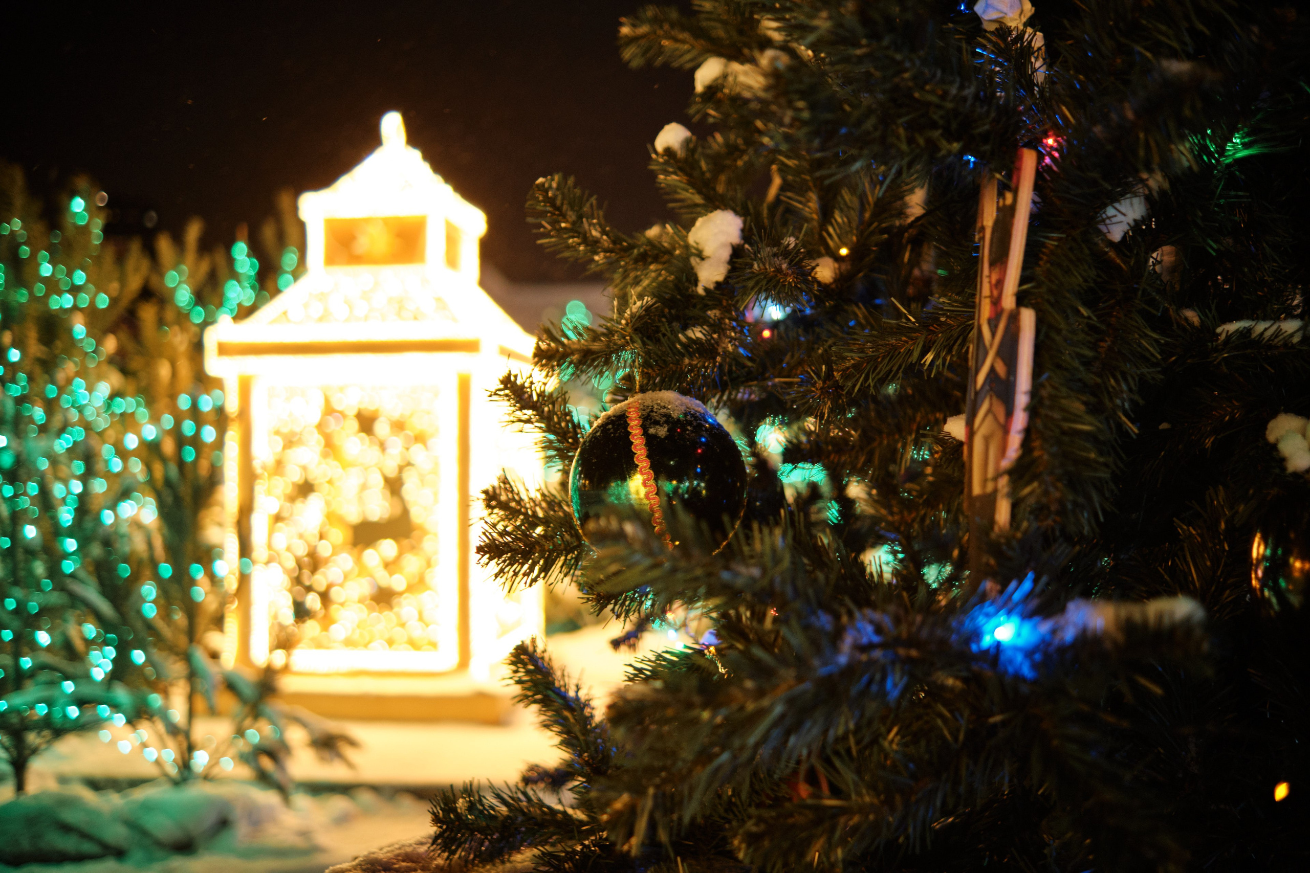 Большой светящийся фонарь