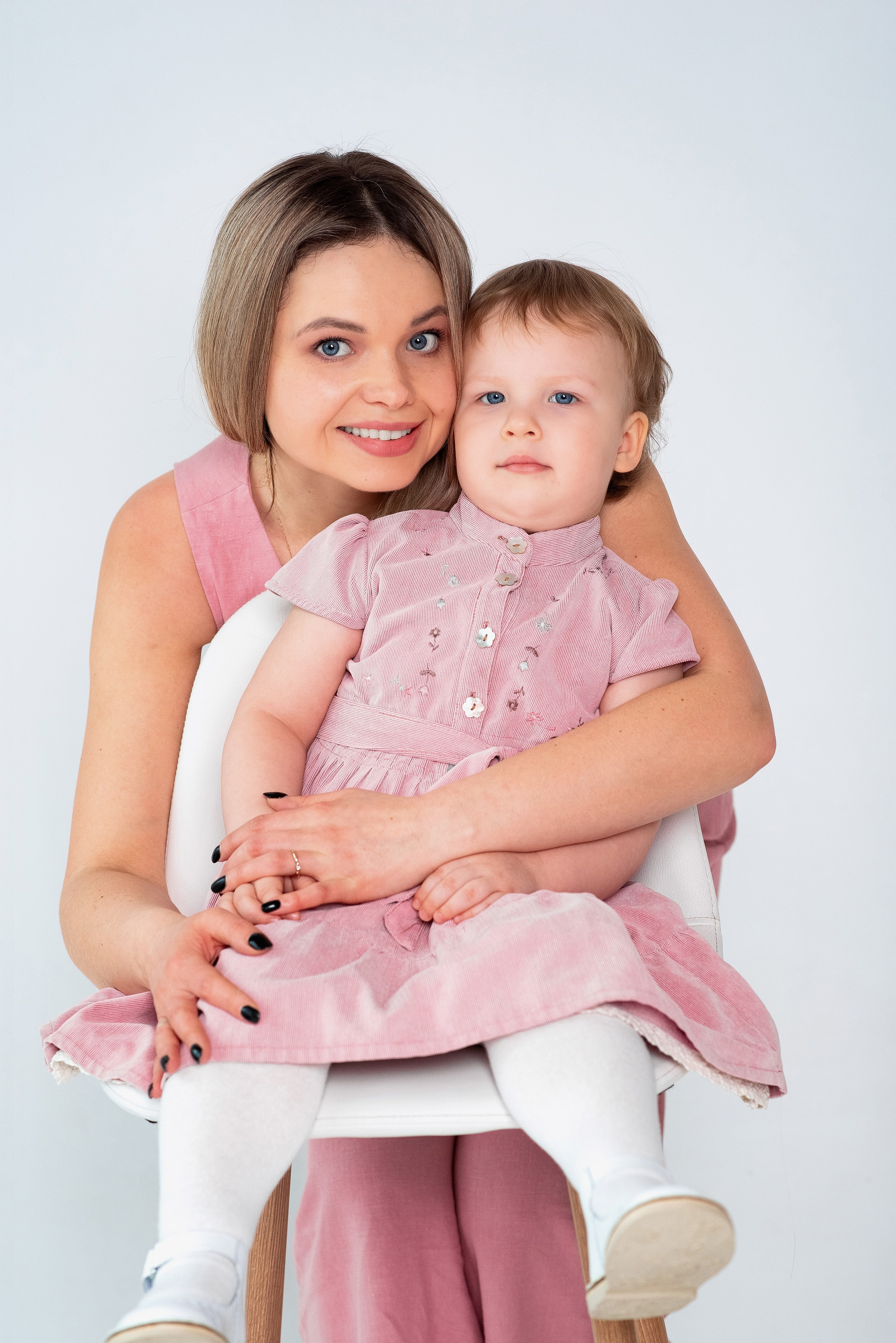 Мама+дочка в студии. Семейный фотограф на выписку из роддома и крещение Минск Настя Гришук