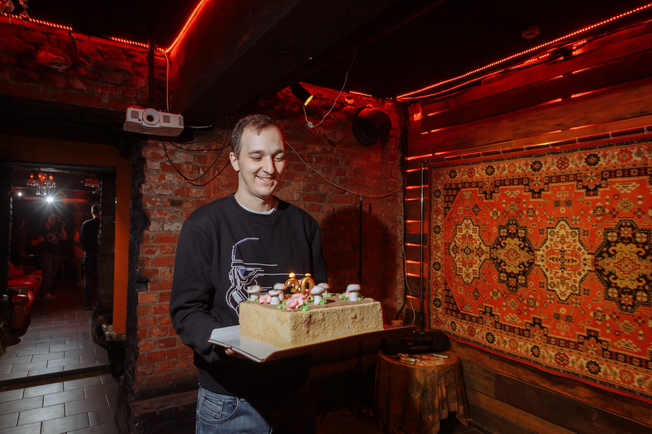 День рождения Кати в стиле 90-00х. Событийный фотограф Максим Бескоровайновнов