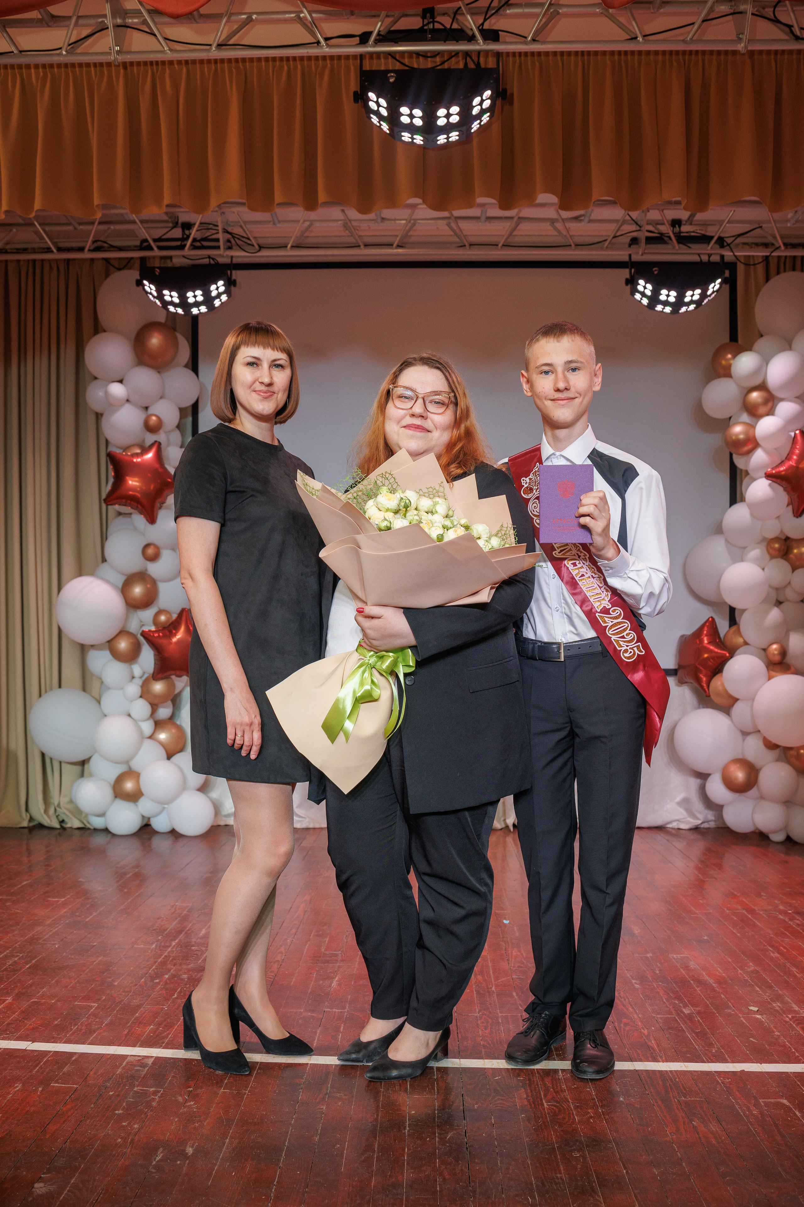 Вручение аттестатов. Свадебный и семейный фотограф в Новосибирске Ирина Дорошкова
