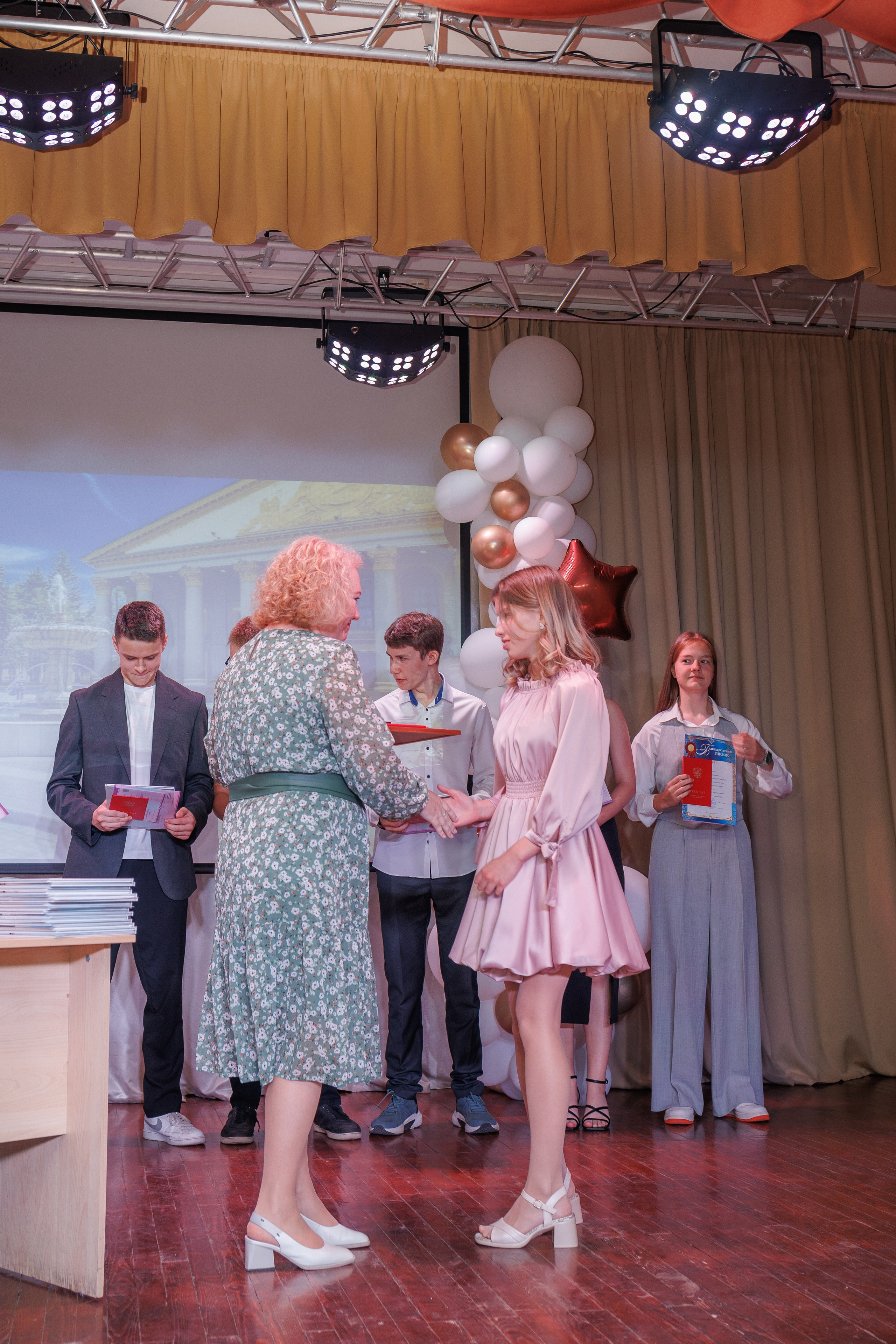 Вручение аттестатов. Свадебный и семейный фотограф в Новосибирске Ирина Дорошкова