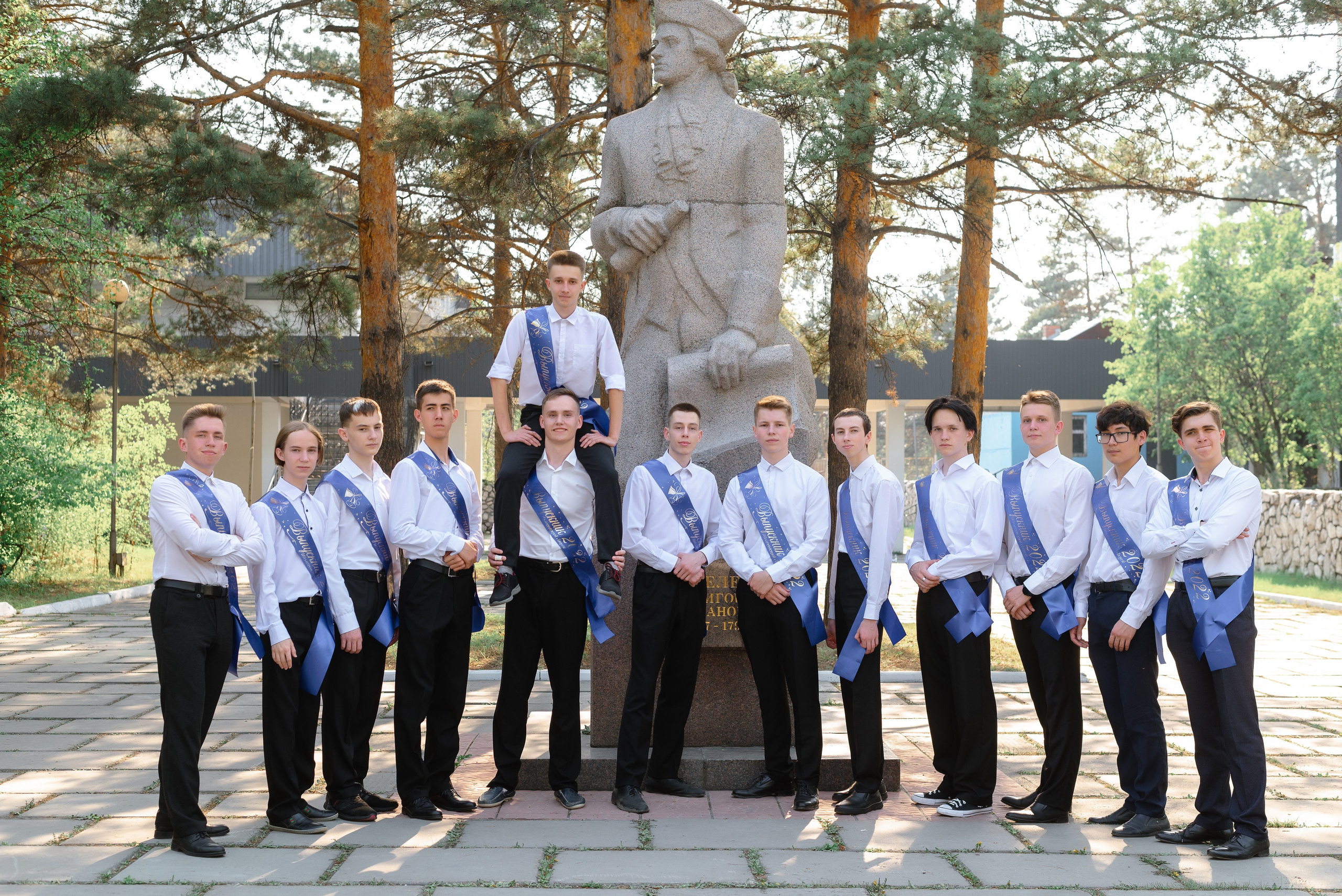 Выпускной 9-11классы. Выпускные книги Анапа Новороссийск Краснодар