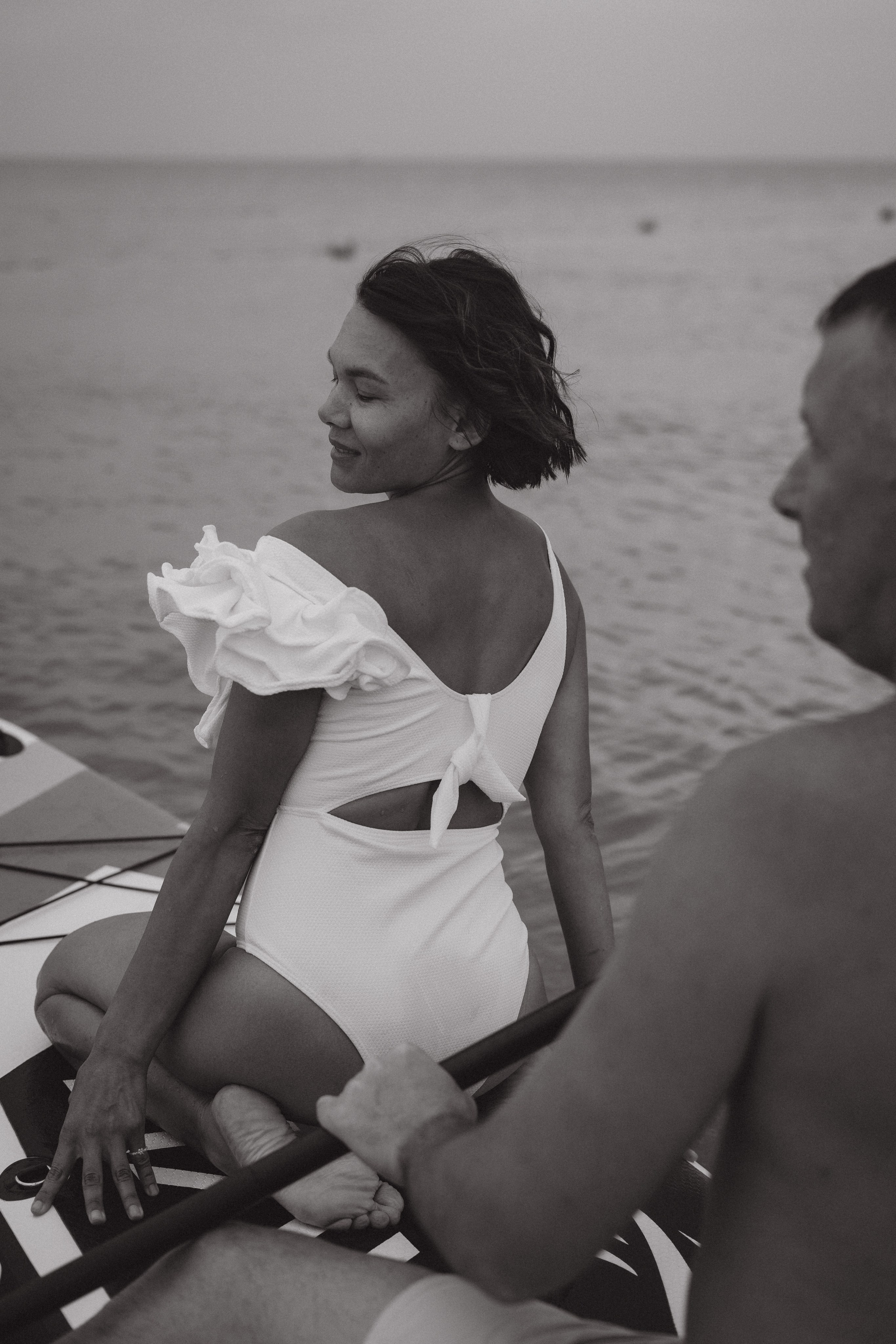 Семья в обнимку на закате – теплые кадры от профессионального фотографа, фотограф Геленджик