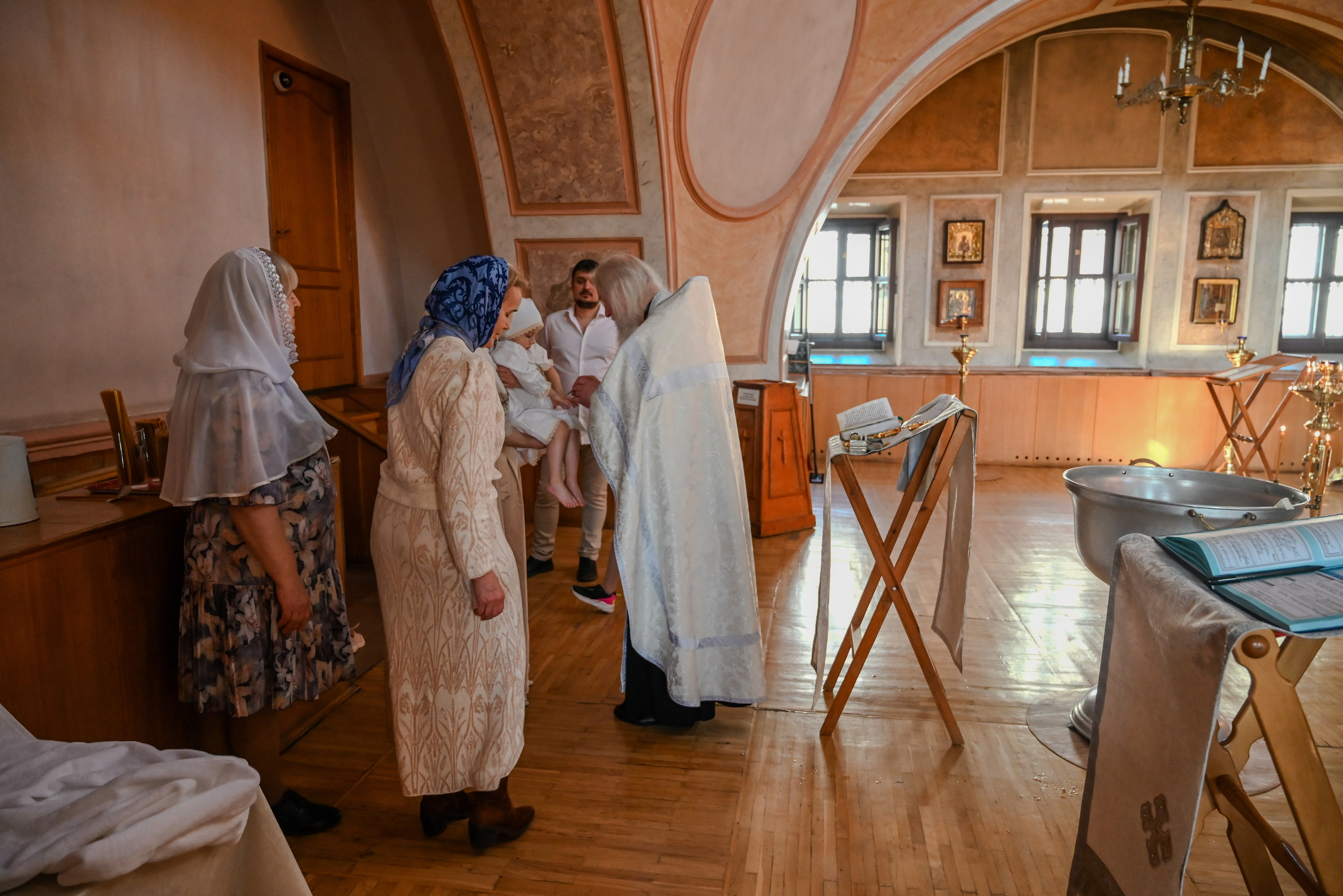 Крещение мама Анна. Семейный и детский фотограф Москва