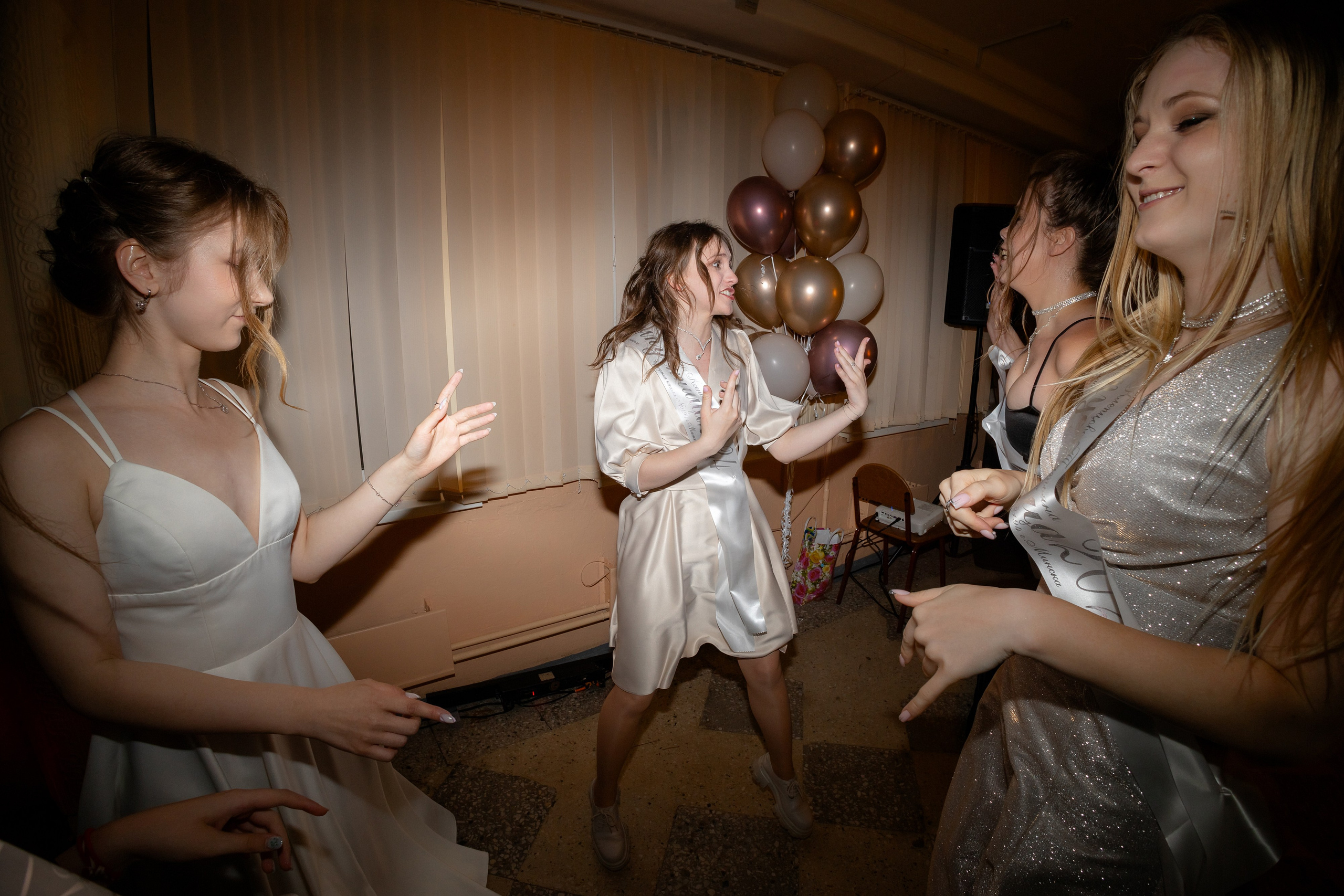 Школьный выпускной 2024 год в Соколе (Минск). Свадебный фотограф в Минске/Беларуси Сергей Спиридонов