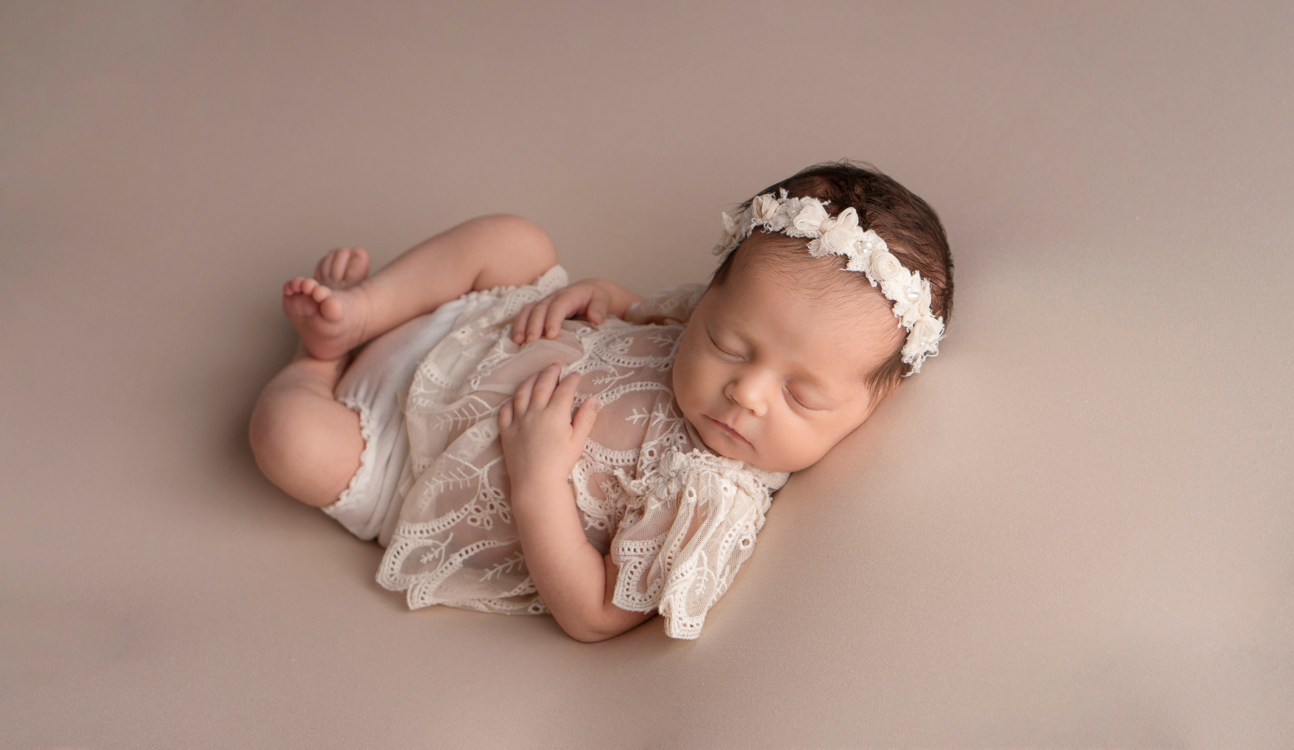 Съёмка новорожденных. Фотограф новорожденных в Новоалександровске Оксана Джолаева