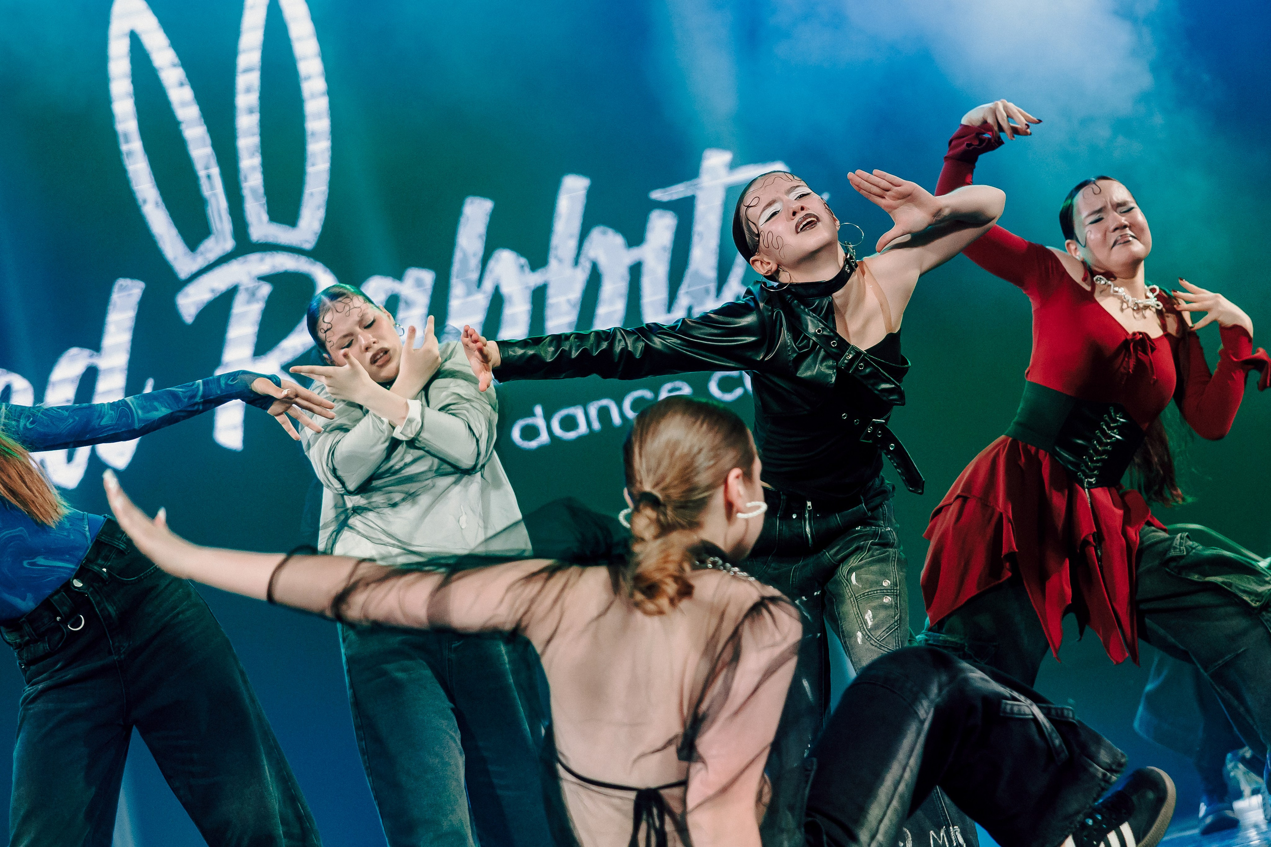 Отчётный концерт танцевальной школы «Red Rabbits» 2025. Лёшка Варзегов — фотограф