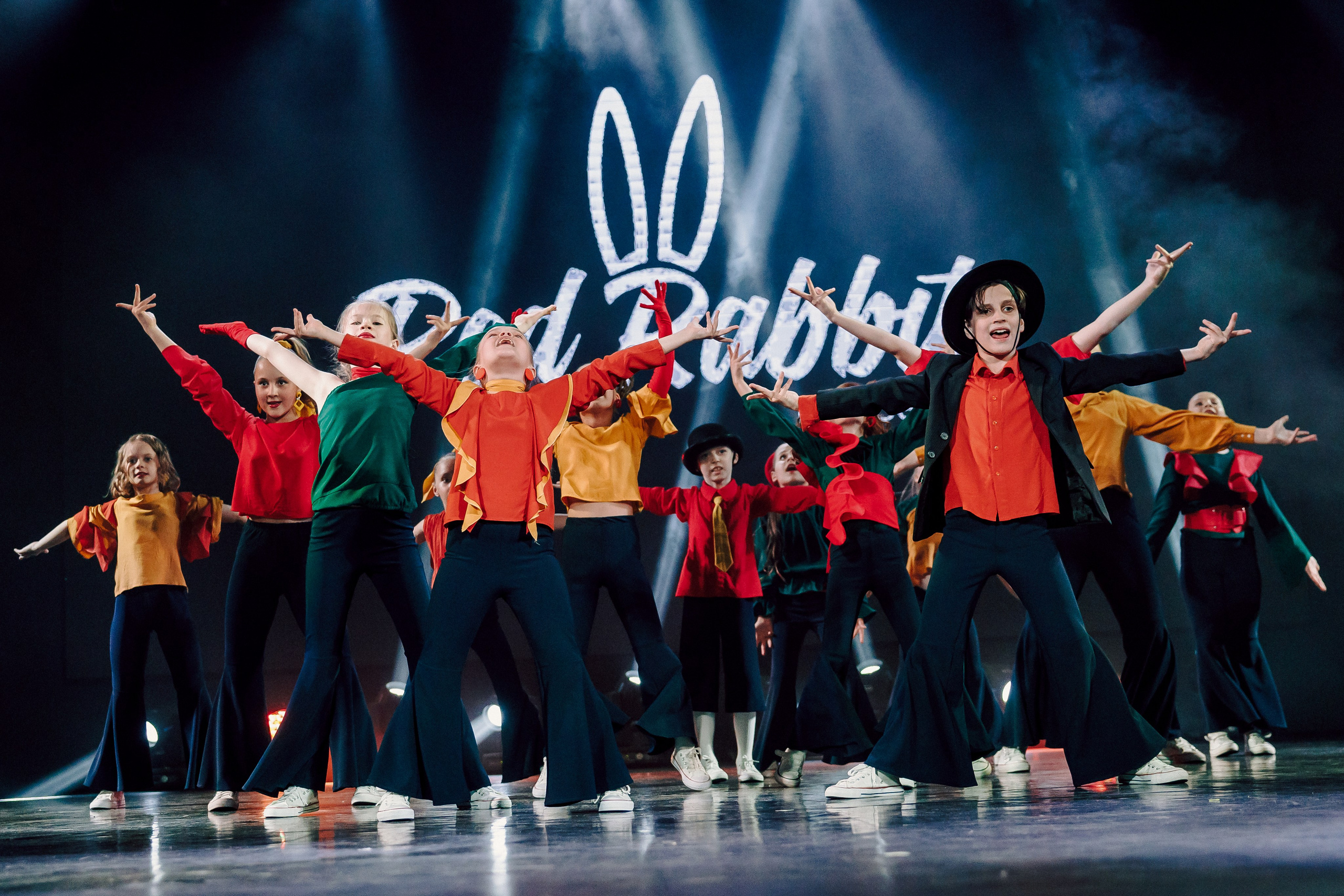 Отчётный концерт танцевальной школы «Red Rabbits» 2025. Лёшка Варзегов — фотограф
