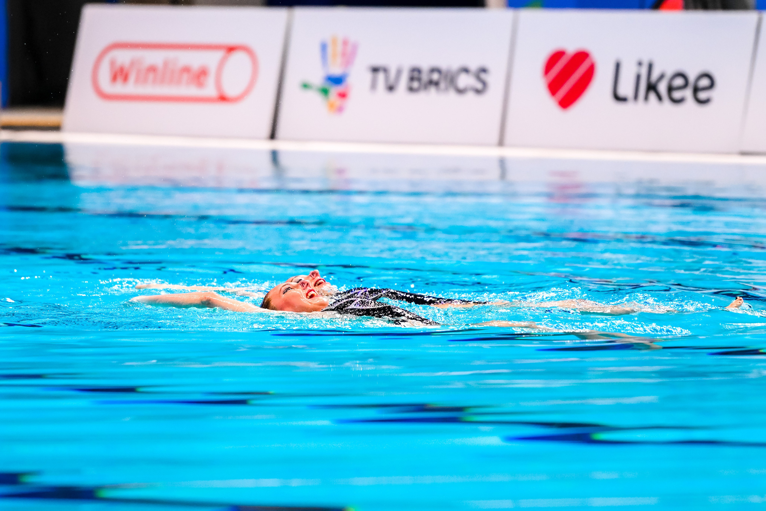Синхронное плавание «Спортивные игры стран БРИКС». Спортивный и репортажный фотограф в Казани Вячеслав Сатонин