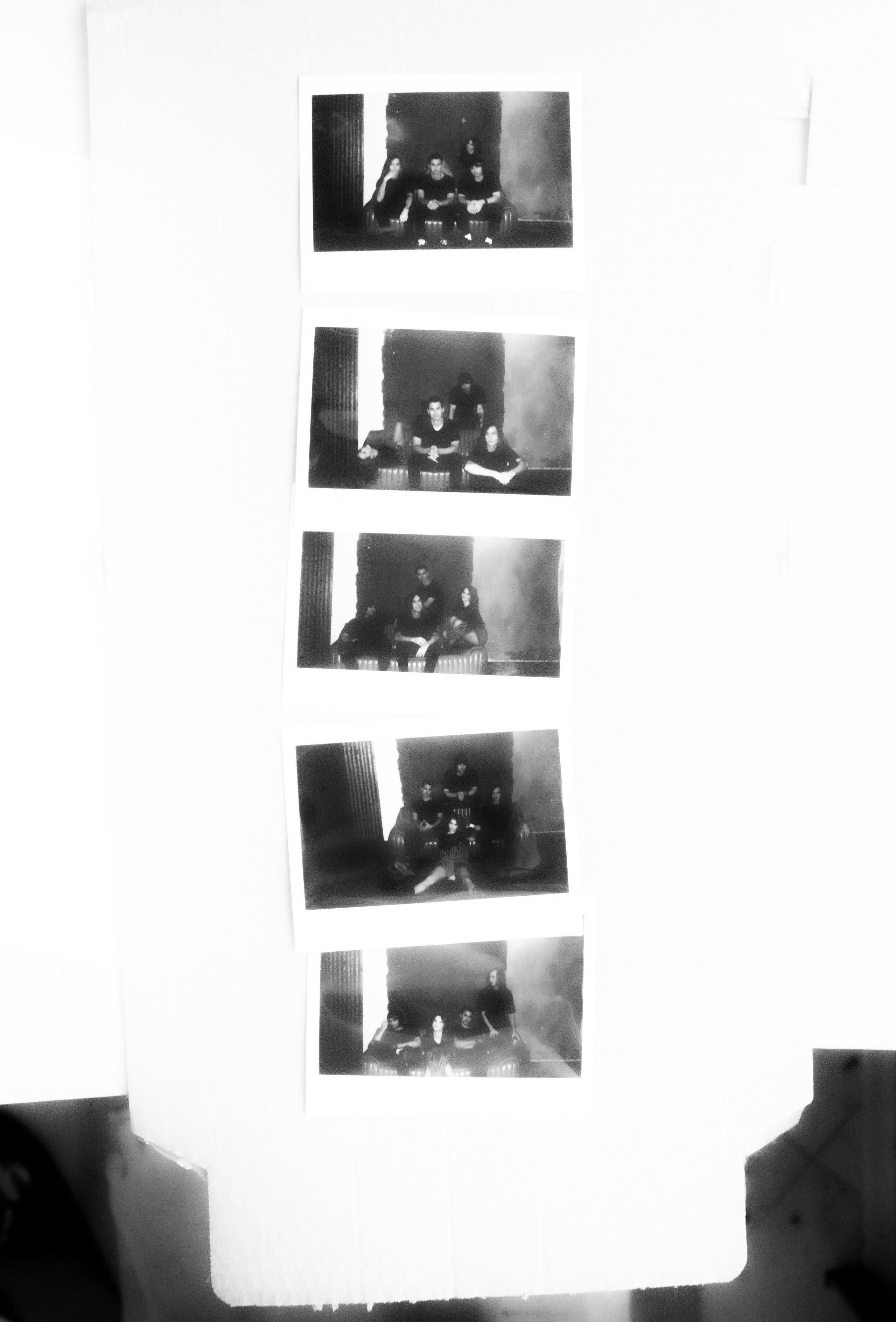 Контакты. Группа ØMUTØM