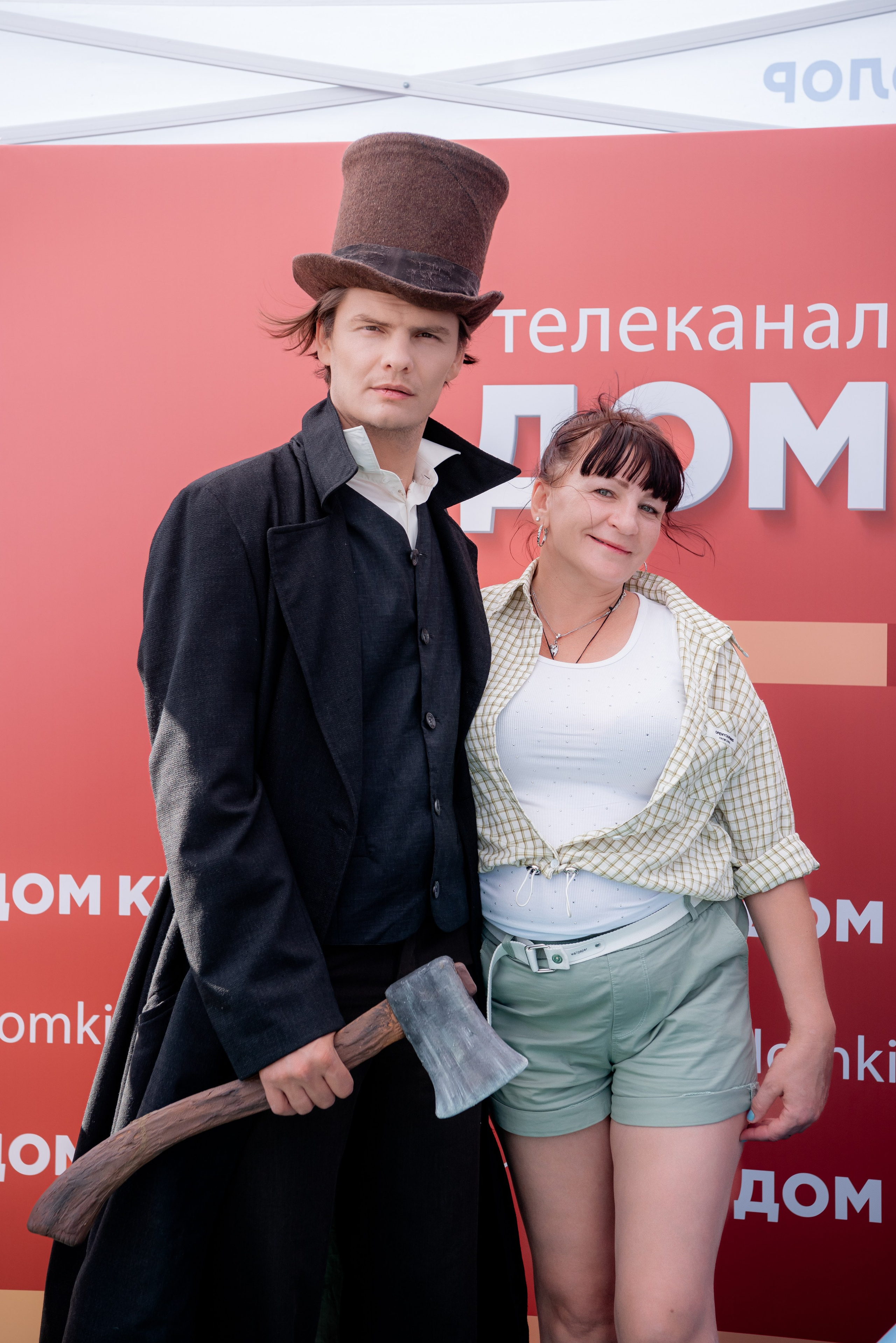 Портретные фото с артистами в палатке Триколор Дом Кинов на день города Волгоград. Фотограф в Волгограде и Волжском Александр Горбань