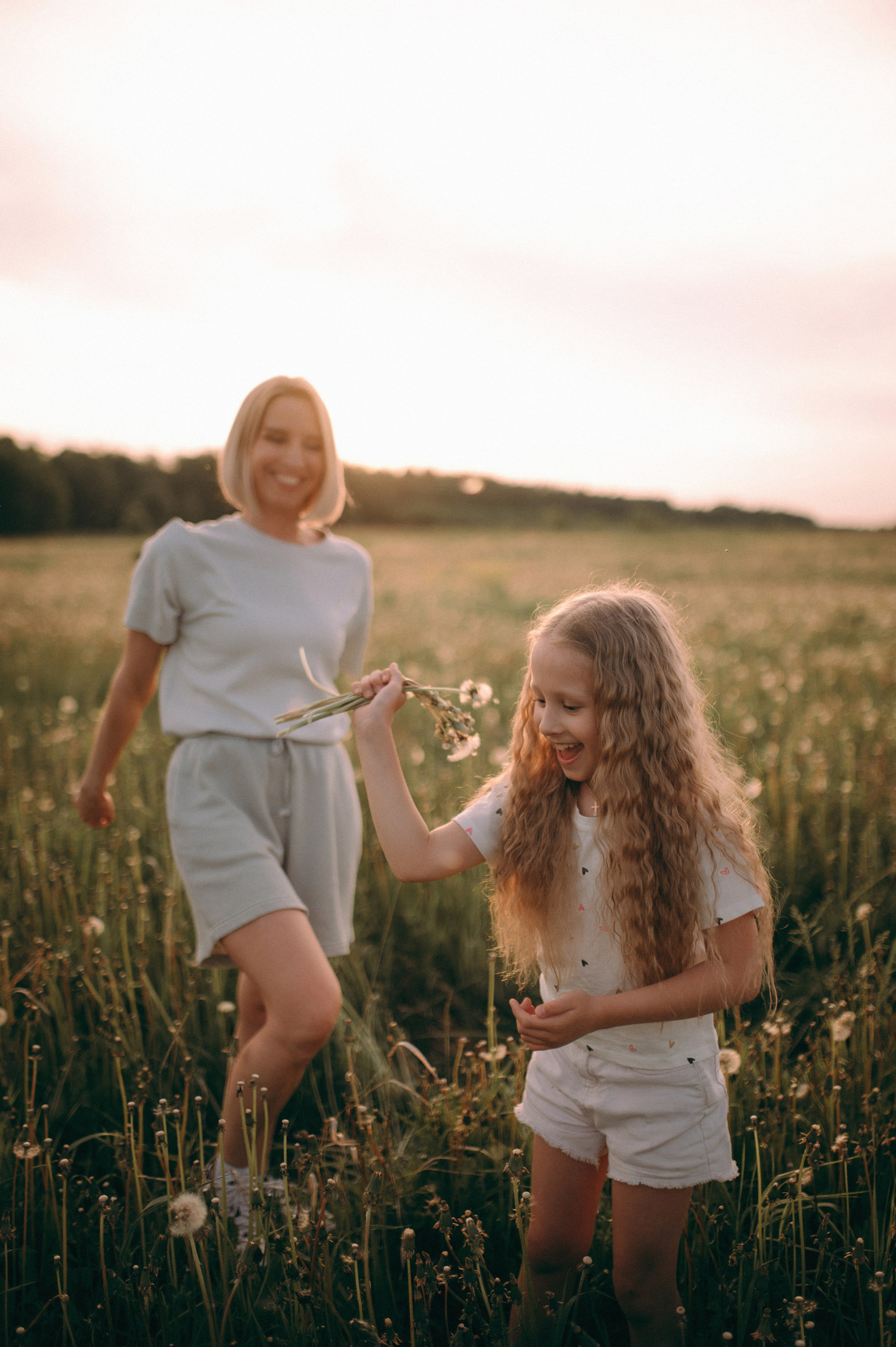 Валя и Лена. Фотограф, г. Лесной Свердловской области