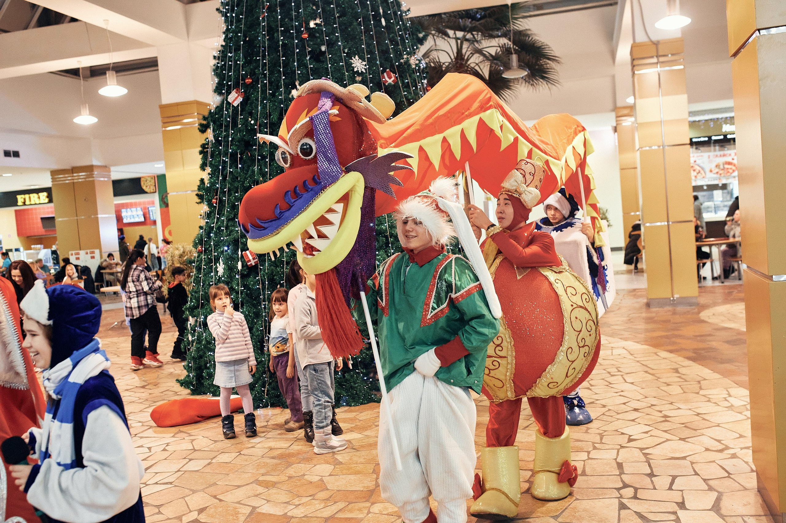 Детский новогодний праздник в ТЦ Июнь. Семейный и репортажной фотограф в Красноярске и Москве Виктор Бабинцев