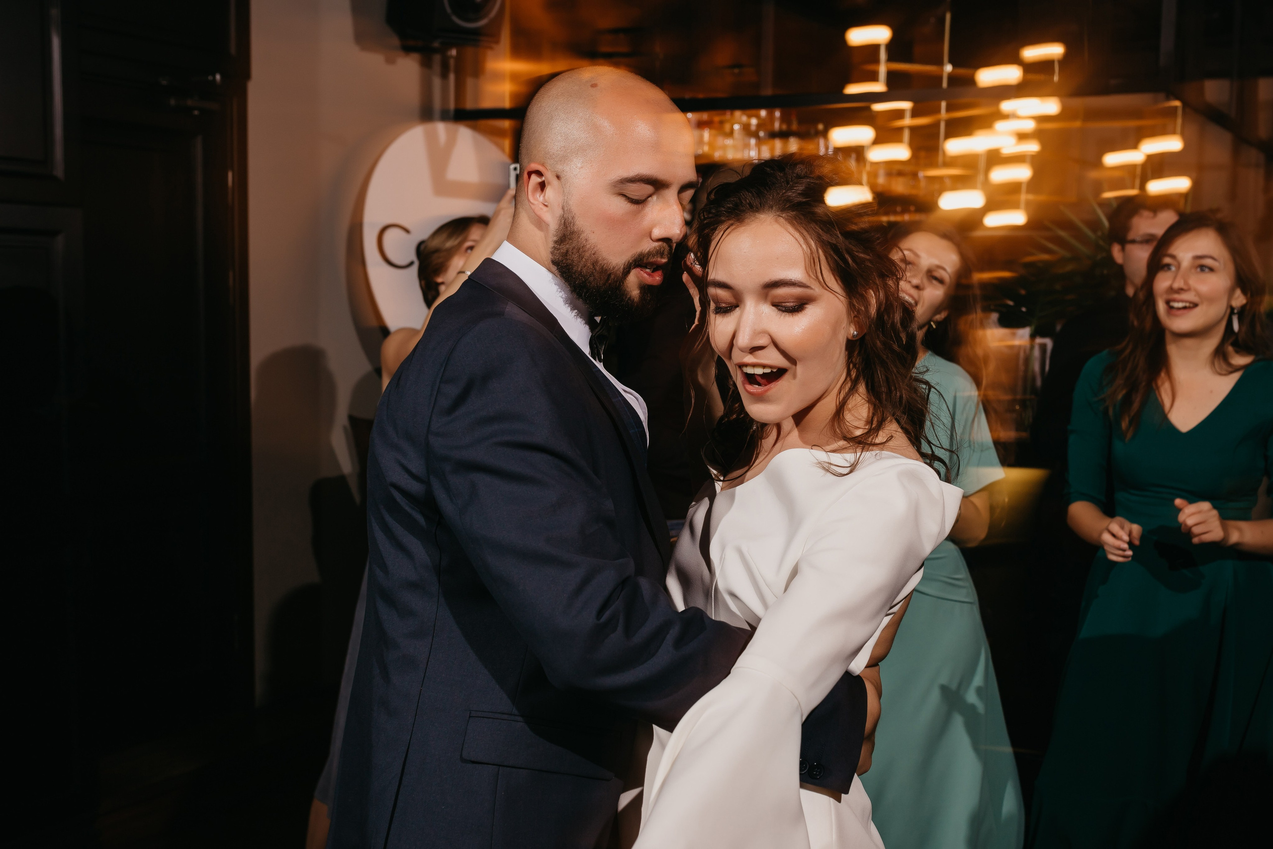 Свадебная съёмка в баре Сезоны. Свадебный и семейный фотограф в Санкт-Петербурге Игорь Бабенко