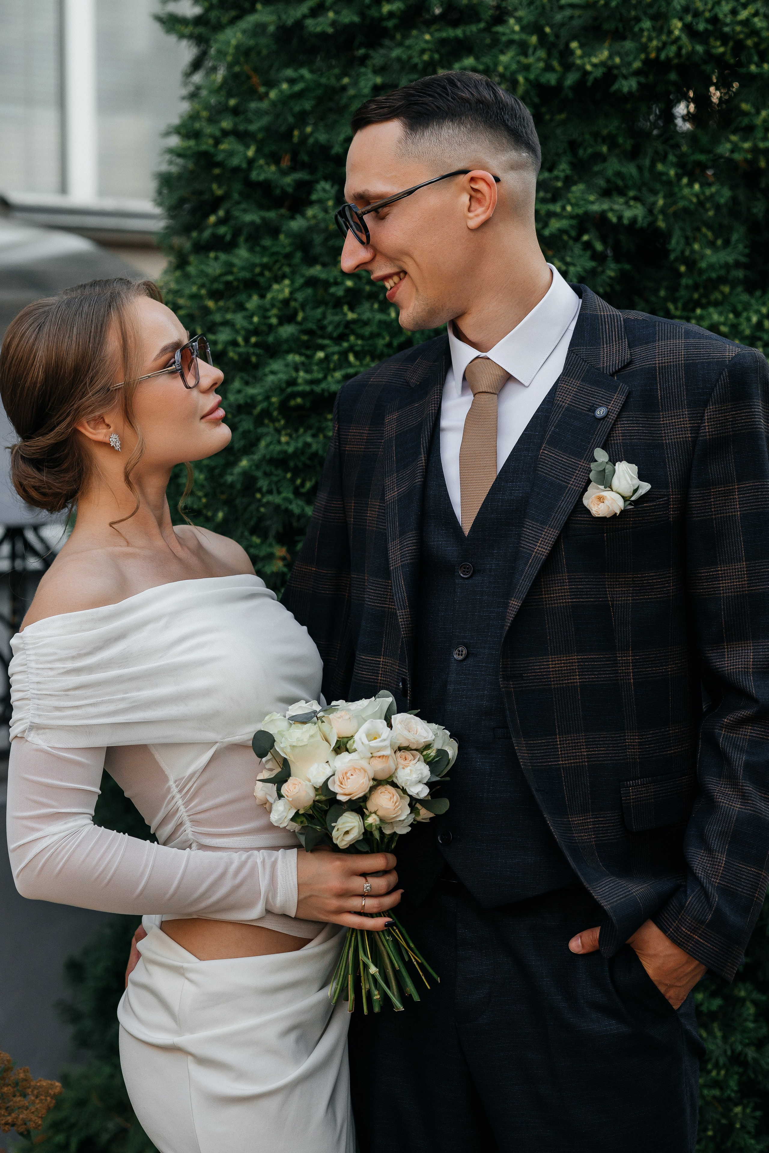 Красивый свадебный ужин в уютном ресторане. Олег Сверчков | Свадебный фотограф Вологда