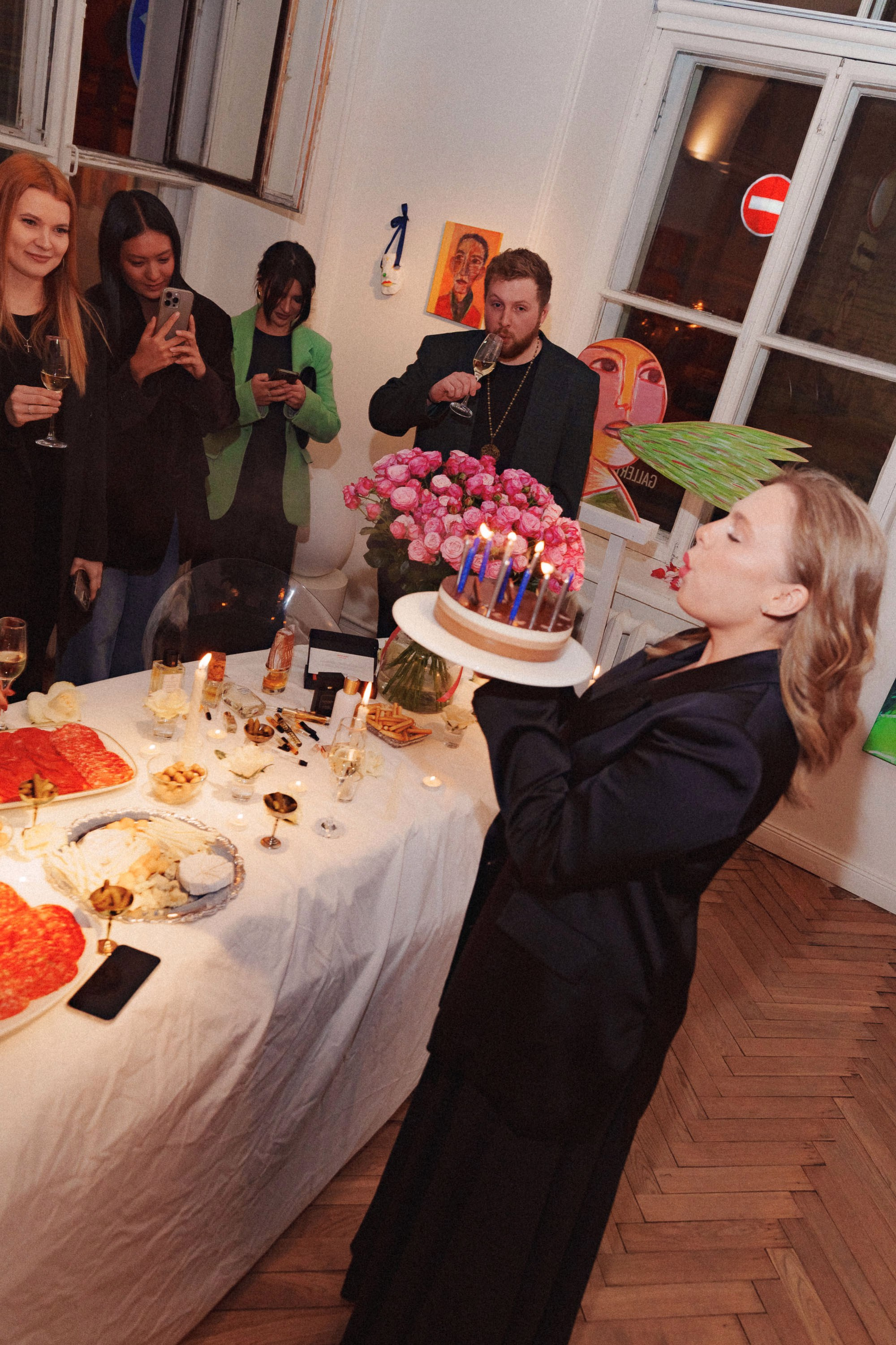 NASTYA CHELSEA Birthday in the gallery EGGZ. Андрей Цветков — репортажный, свадебный и портретный фотограф в Санкт-Петербурге