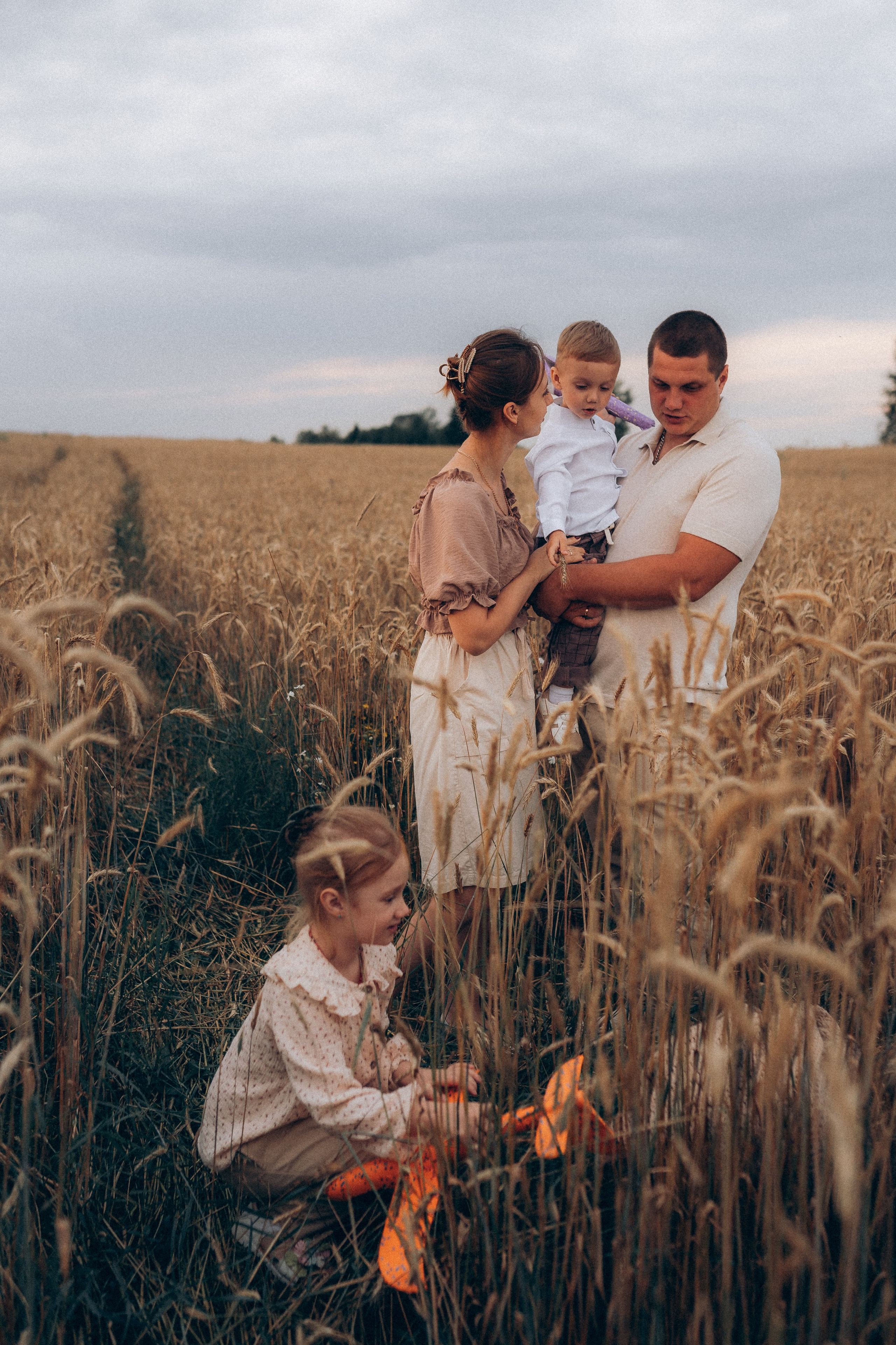 Алёна и семья. Фотограф Торопец Кристина Абрамова Kanwellia photography