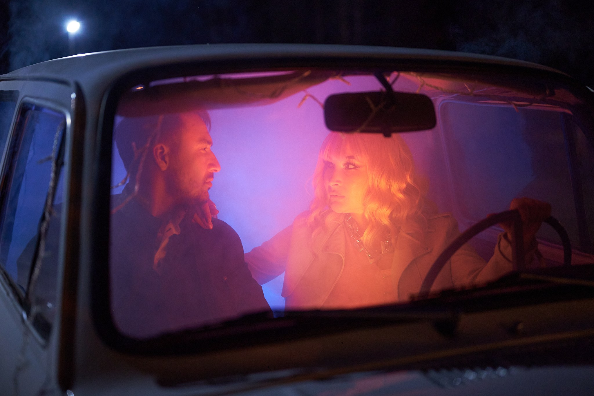 Love in the car. Портретный фотограф в Казани