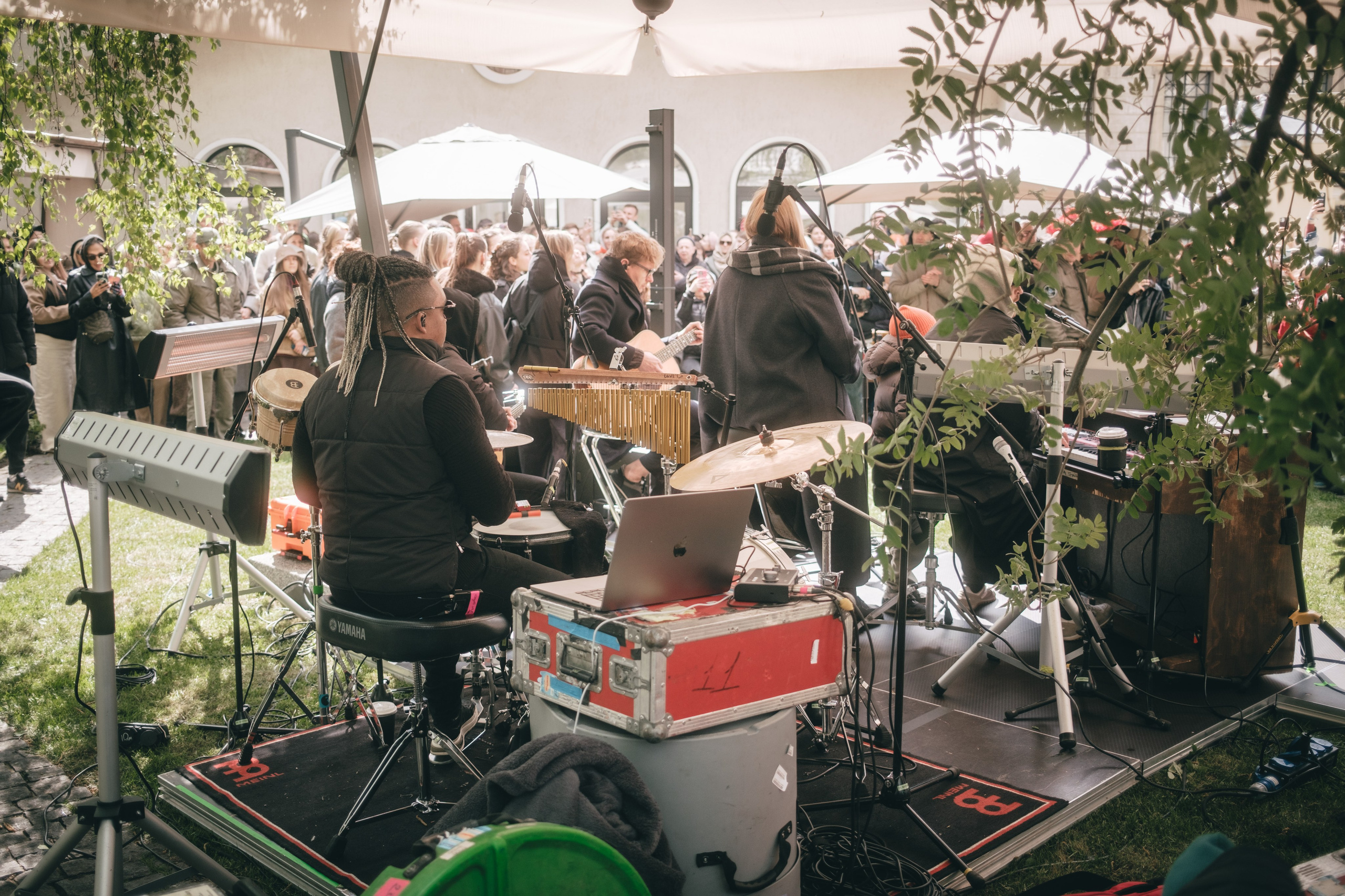 ANTIПA: Музыка во дворе: Антон Беляев & Therr Maitz. Фотограф в Москве Максим Скоробогатов