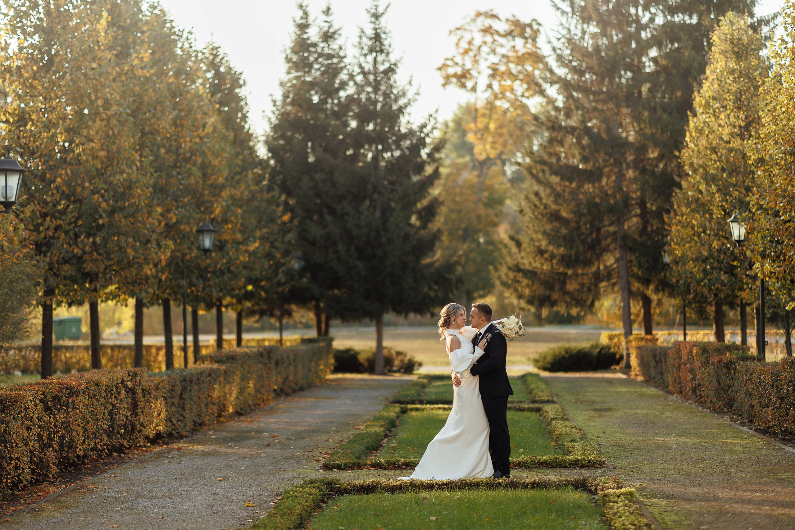 свадьба в осеннем парке в усадьбе Лосевых-Шатиловых-Сталь-фон-Гольфштейн в Воронеже