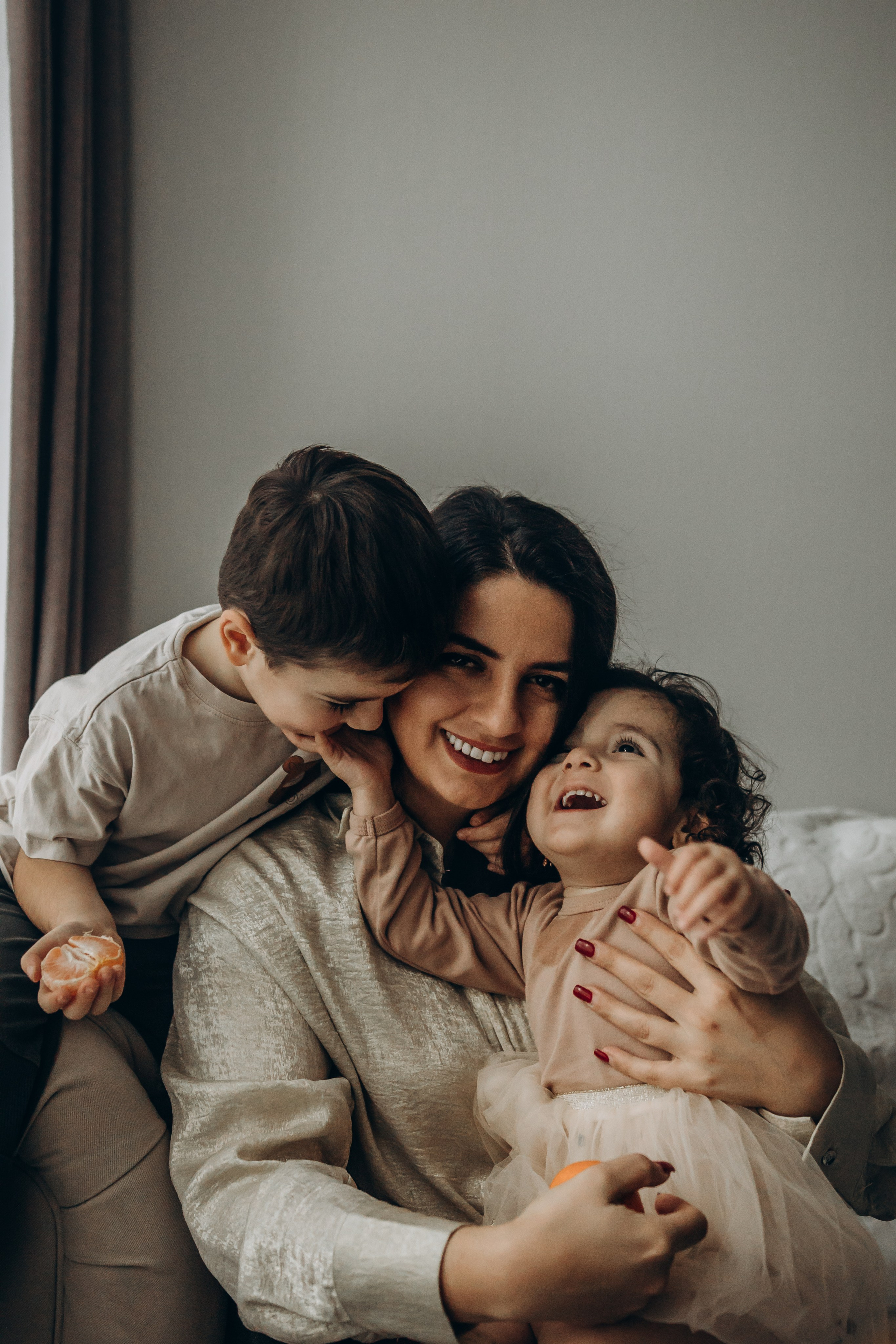 Лусине, Микаэль и Амелия — моменты дома). Семейный фотограф Новороссийск, Анапа, Геленджик — Юлия Давыдова