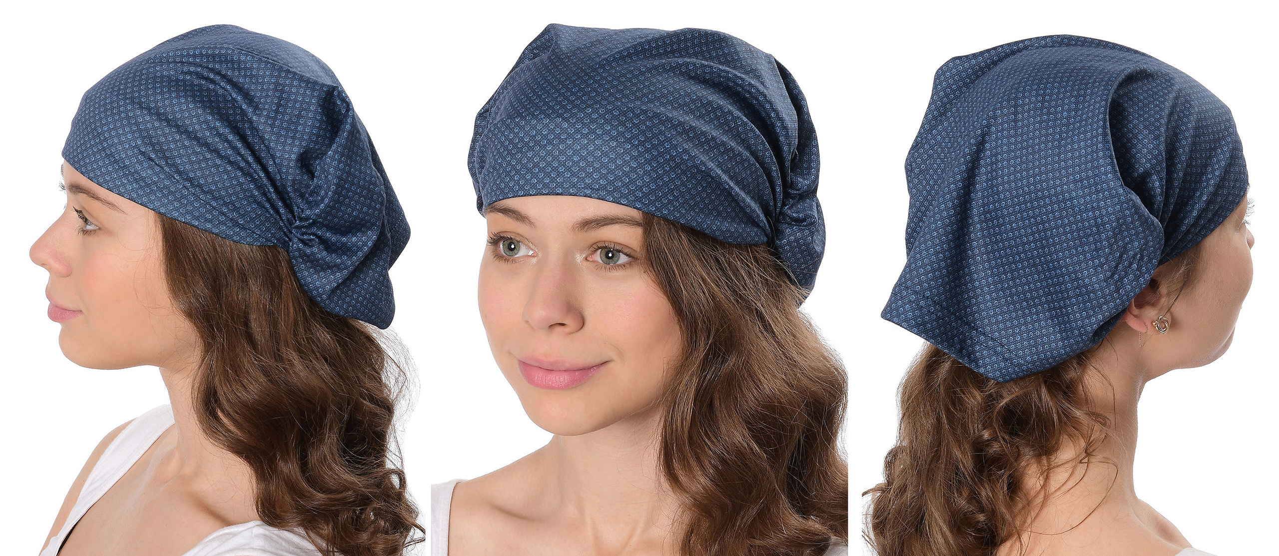 Женская летняя косынка синего цвета на модели на белом фоне.