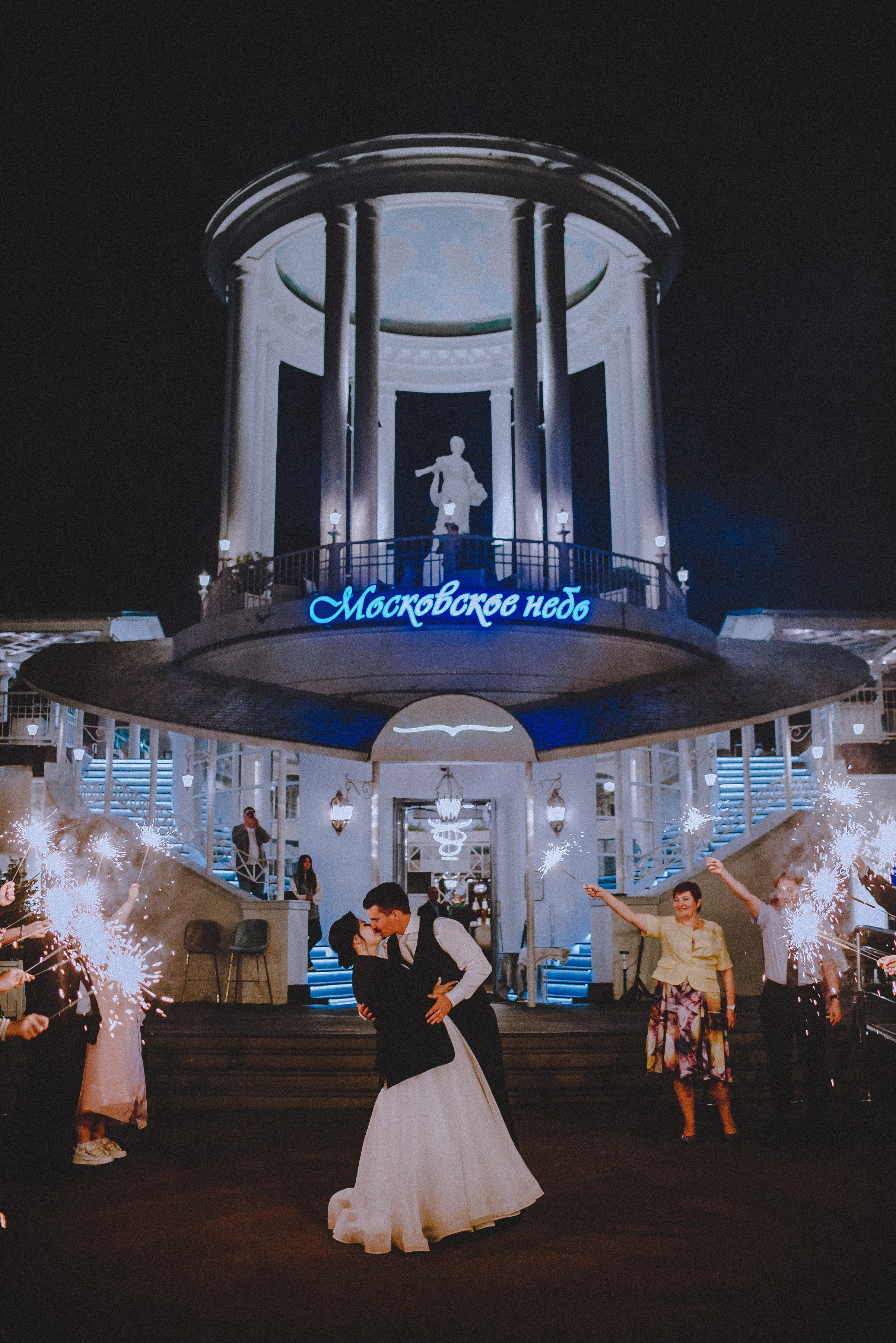 Love.com: Главная страница нашего счастья. Свадебный и семейный фотограф в Москве Сажина Кристина КиМ. Свадебный оператор в Москве Сажин Максим