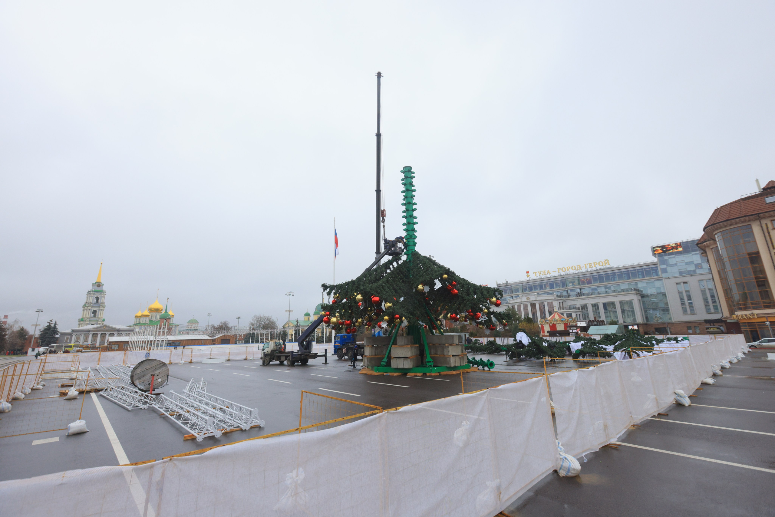 Новая Главная Новогодняя Ель Города — Героя -Тула и коллектив её установивший. Фотограф в Туле Крупский АнДРей. Фотостудия «КАДР71» в Туле