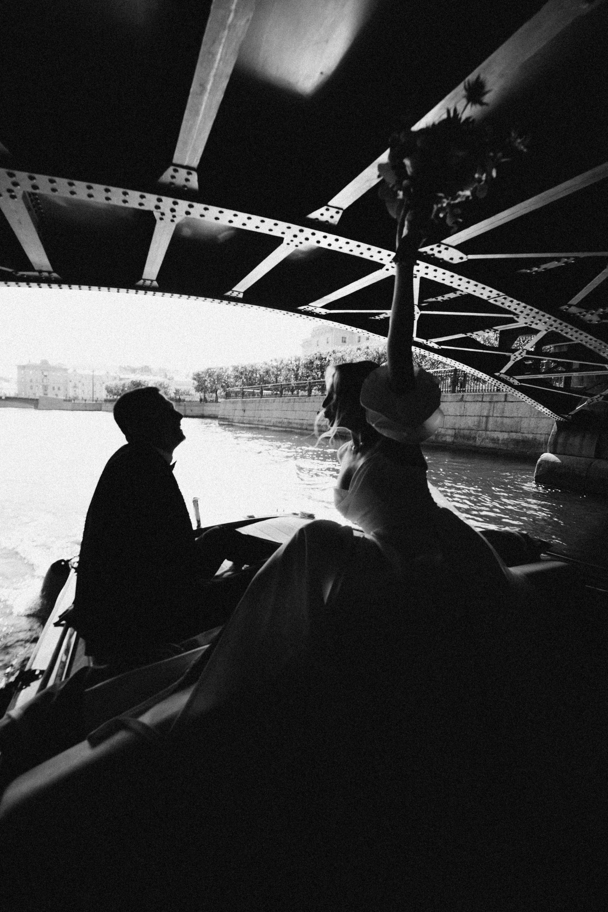 СВАДЕНБНАЯ СЬЕМКА НА КАТЕРЕ ПО КАНАЛАМ САНКТ-ПЕТЕРБУРГА И В АКВАТОРИИ НЕВЫ. Профессиональный фотограф, Санкт-Петербург — Виктория Богомолова