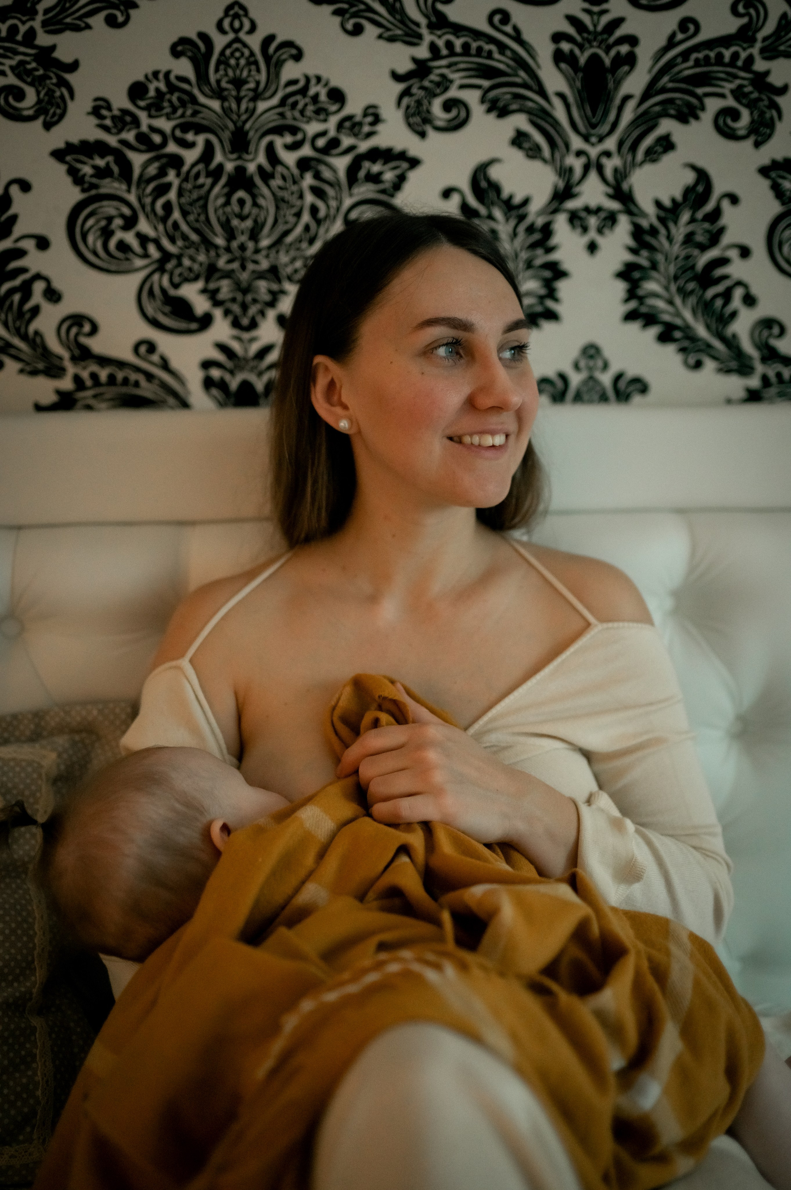 Родители с новорожденным малышом. Фотограф новорождённых, семейный, школьный в городе Калуге Евгения