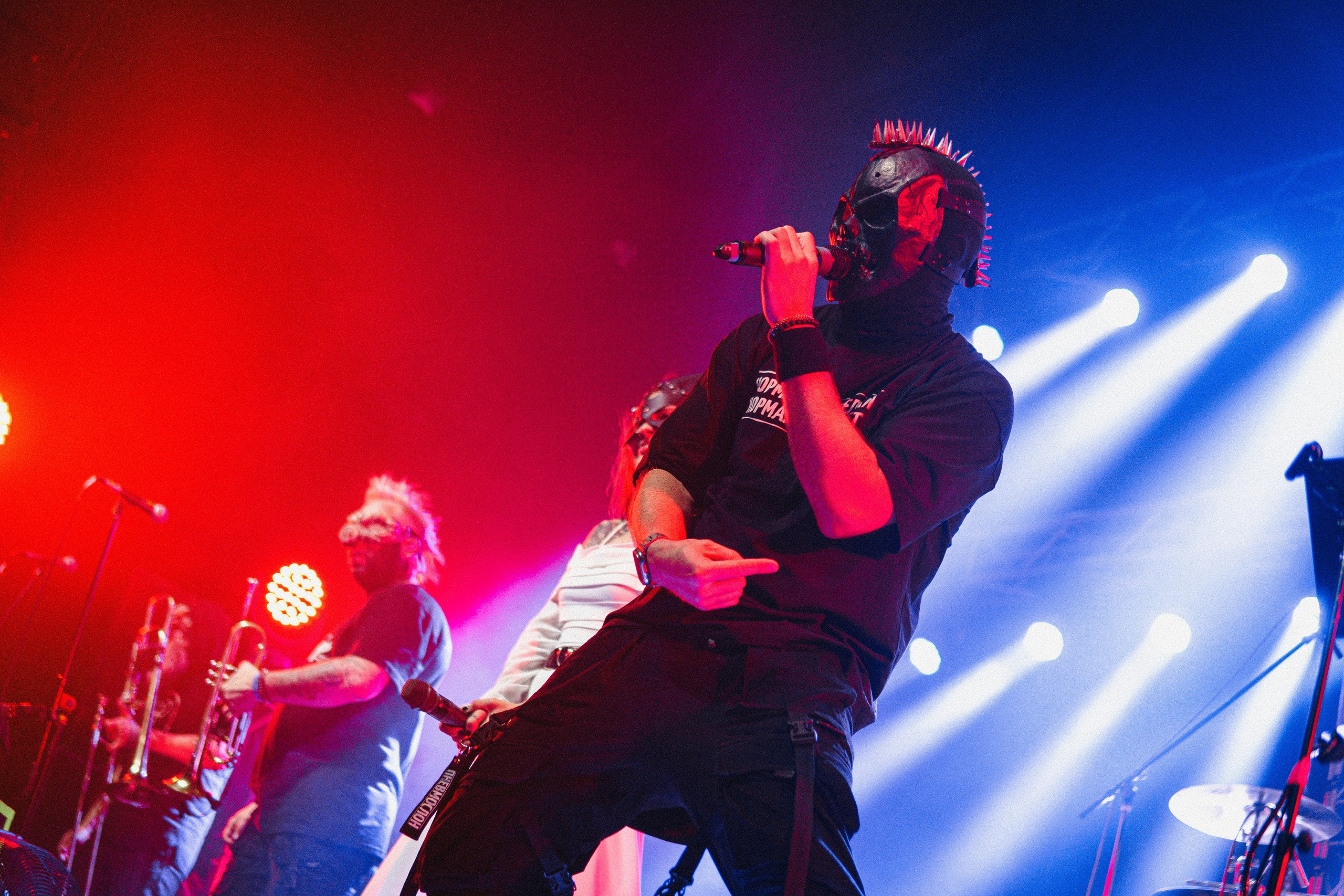 Машем хуями в алкогольной яме