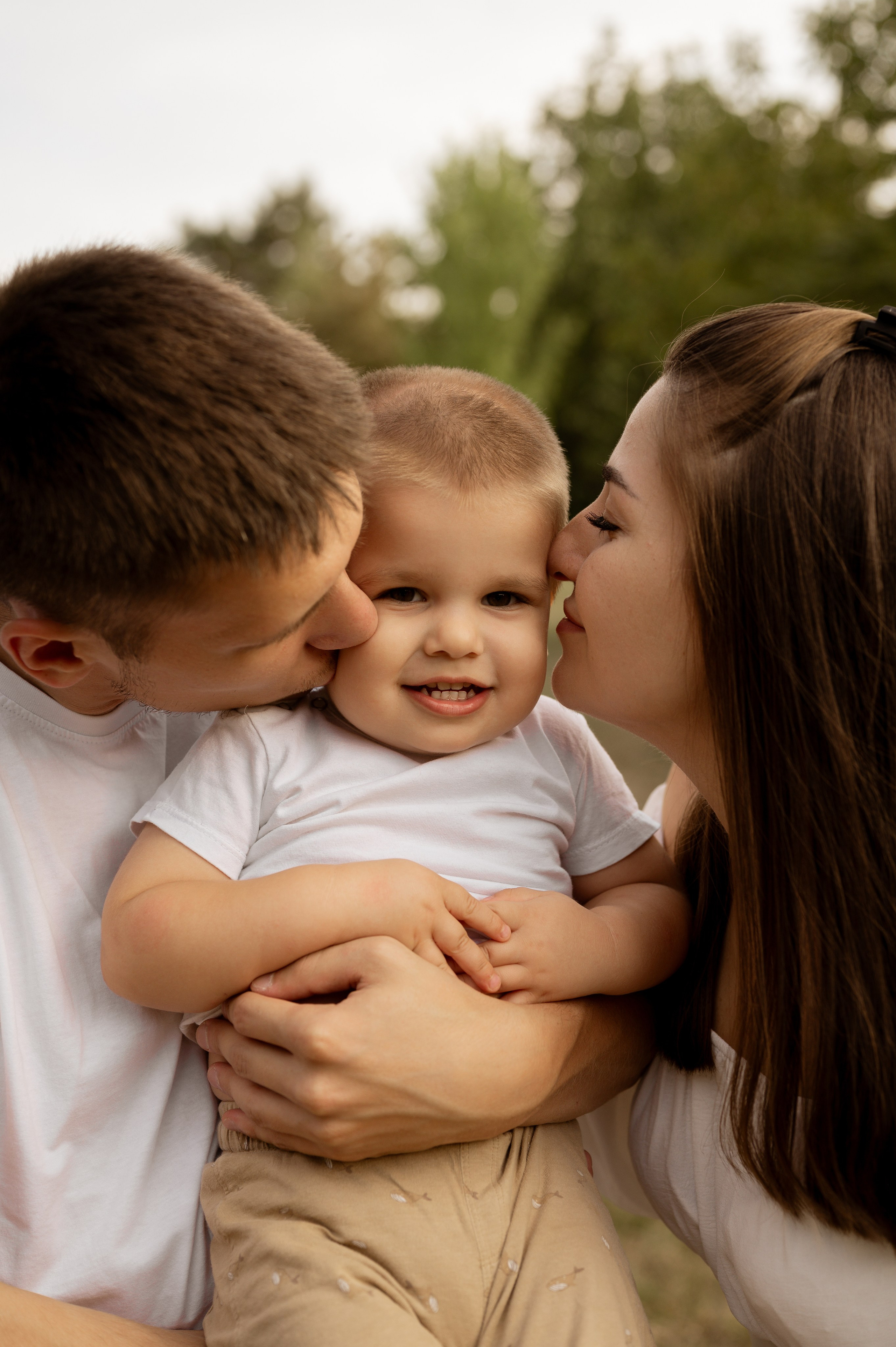 Летняя семейная фотосессия в парке. Свадебный и семейный фотограф в Краснодаре Алина Мельник