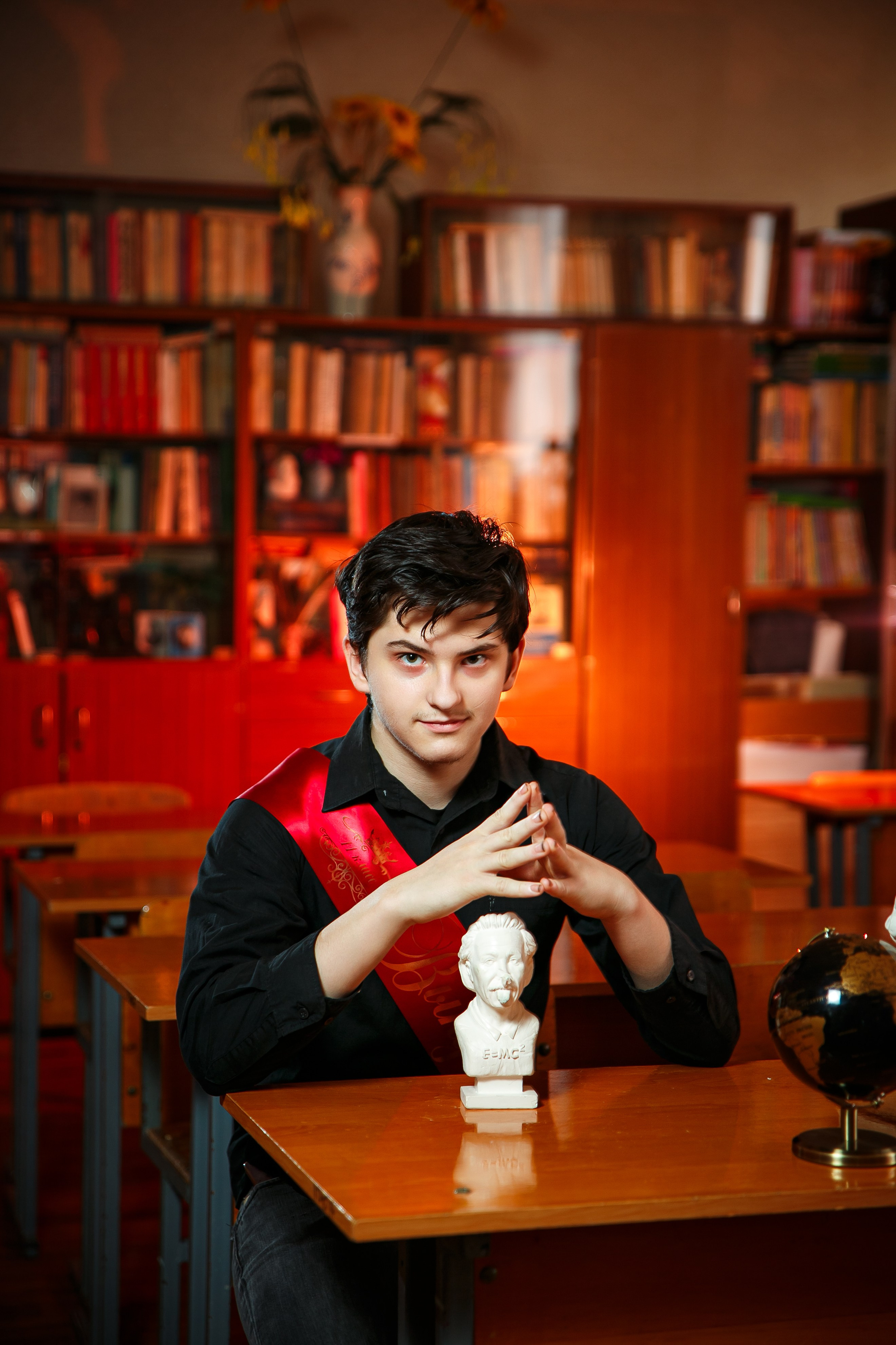 МОДЕРН. Выпускные альбомы в Донецке и ДНР. Фотограф Донецк и ДНР