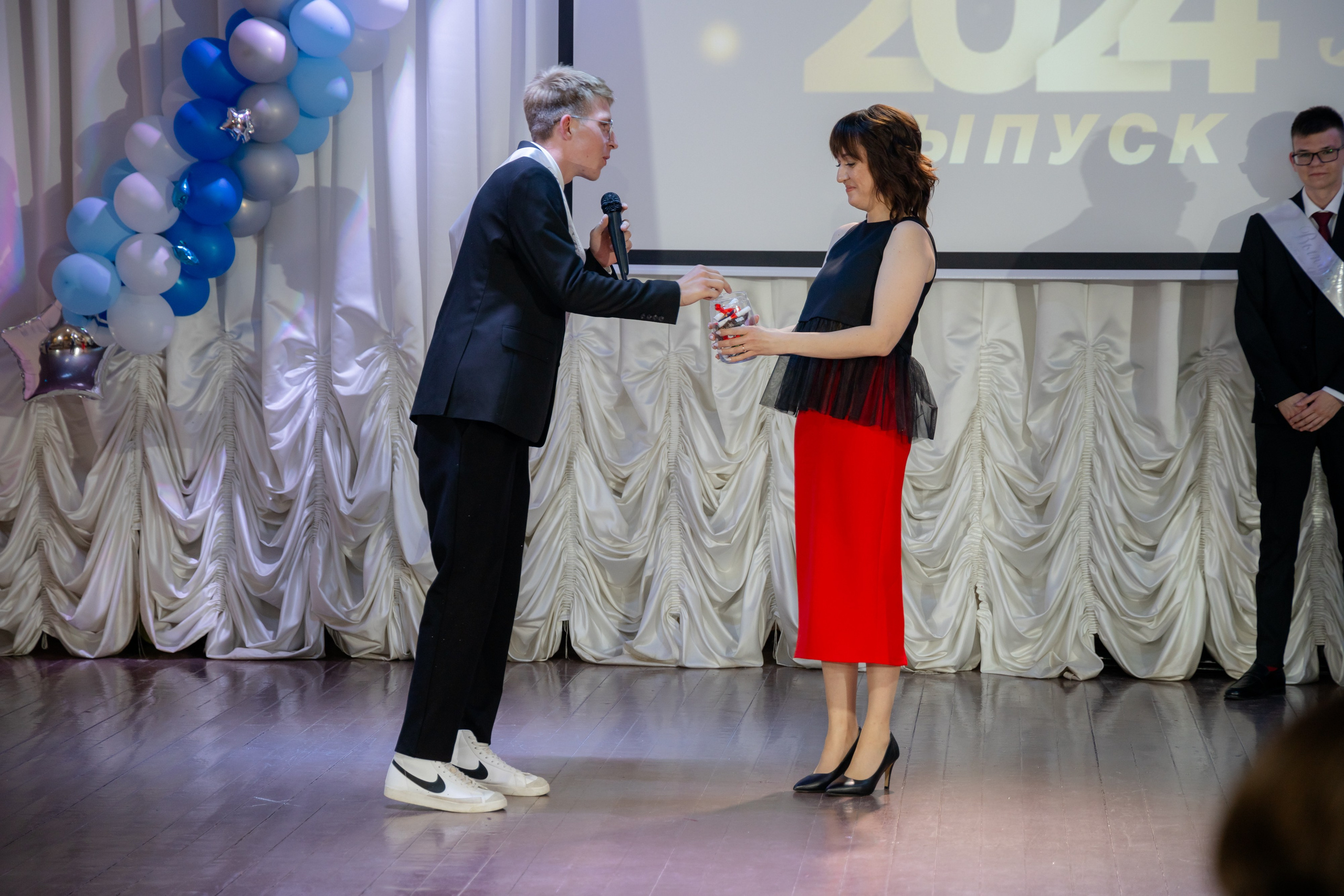 Школьный выпускной 2024 год в Соколе (Минск). Свадебный фотограф в Минске/Беларуси Сергей Спиридонов