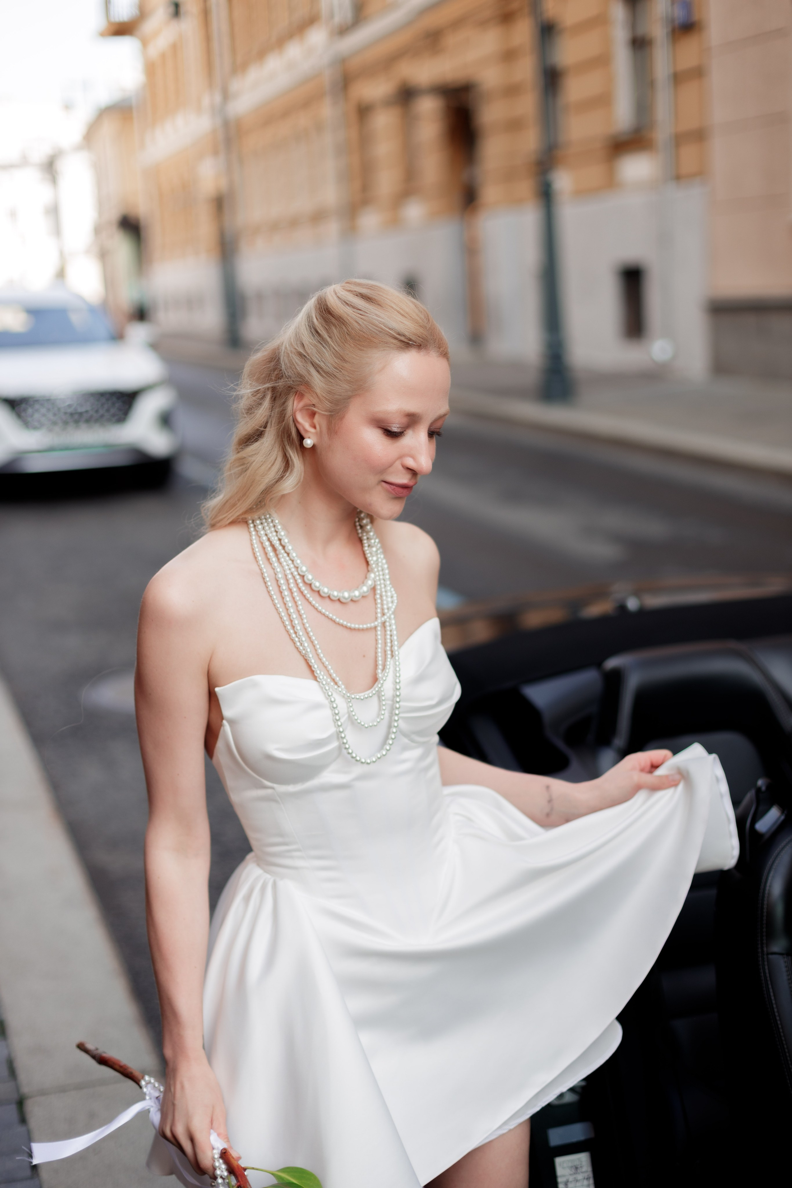 Свадебная фотосессия с автомобилем в центре Москвы, фотограф свадьбам Москва