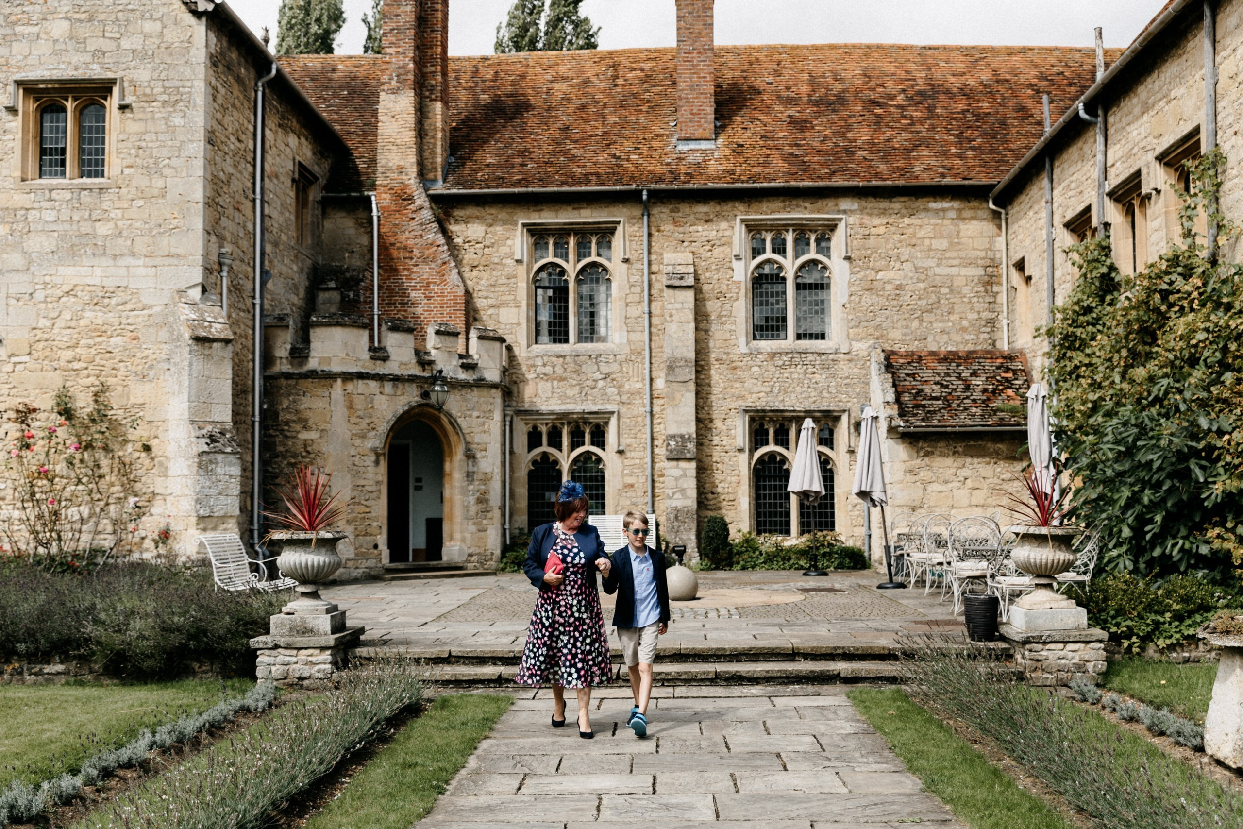 Ana & Tom Wedding at Notley Abbey. Moments Catchers — Wedding Photography & Video Duo in London