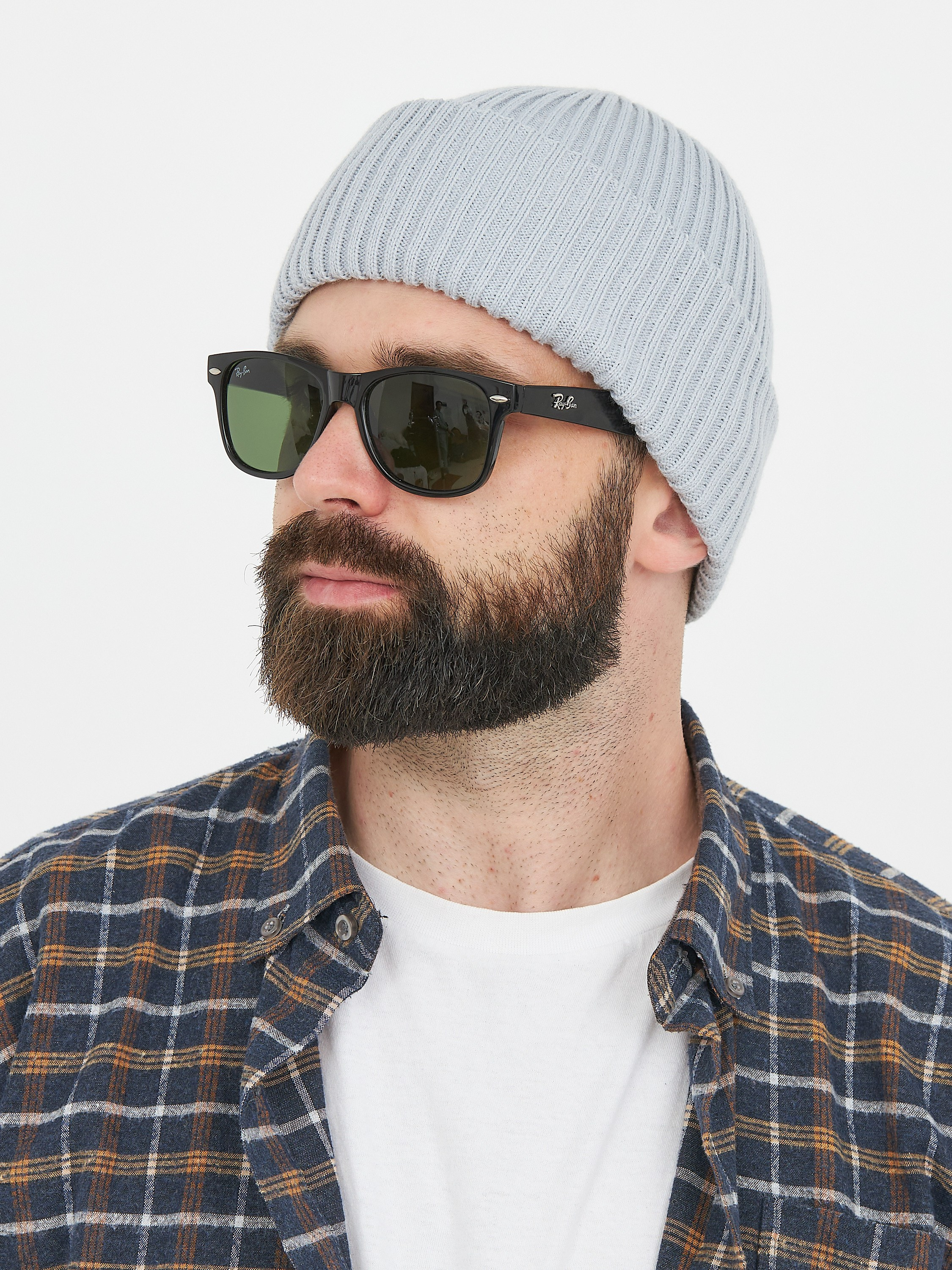 Фотосъемка шапок для маркетплейсов. Алексей Темнов — фотограф в Пятигорске