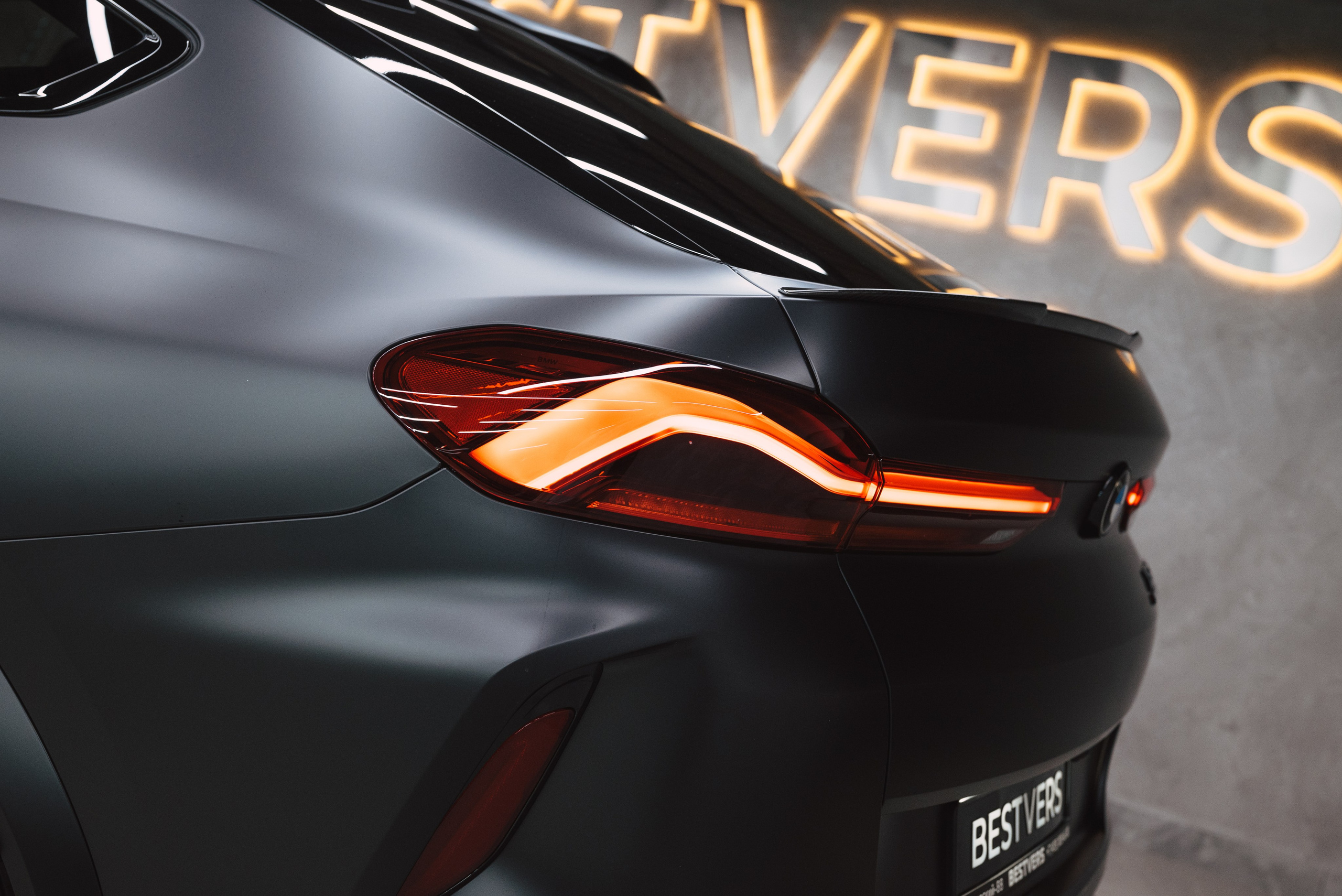 BMW X6M матовый. DeLorein