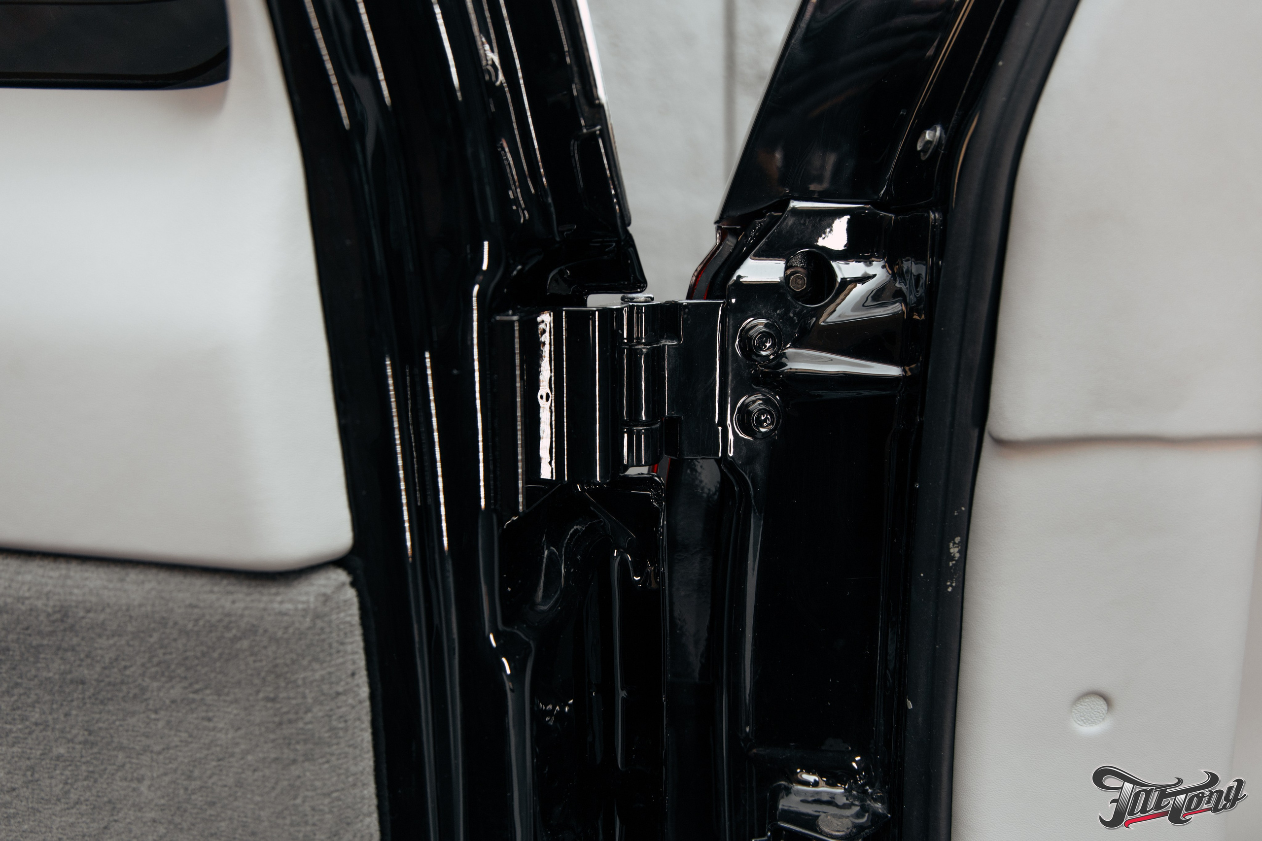 Chevrolet Tahoe I ремонт по кузову и окрас, пошив салона. DeLorein