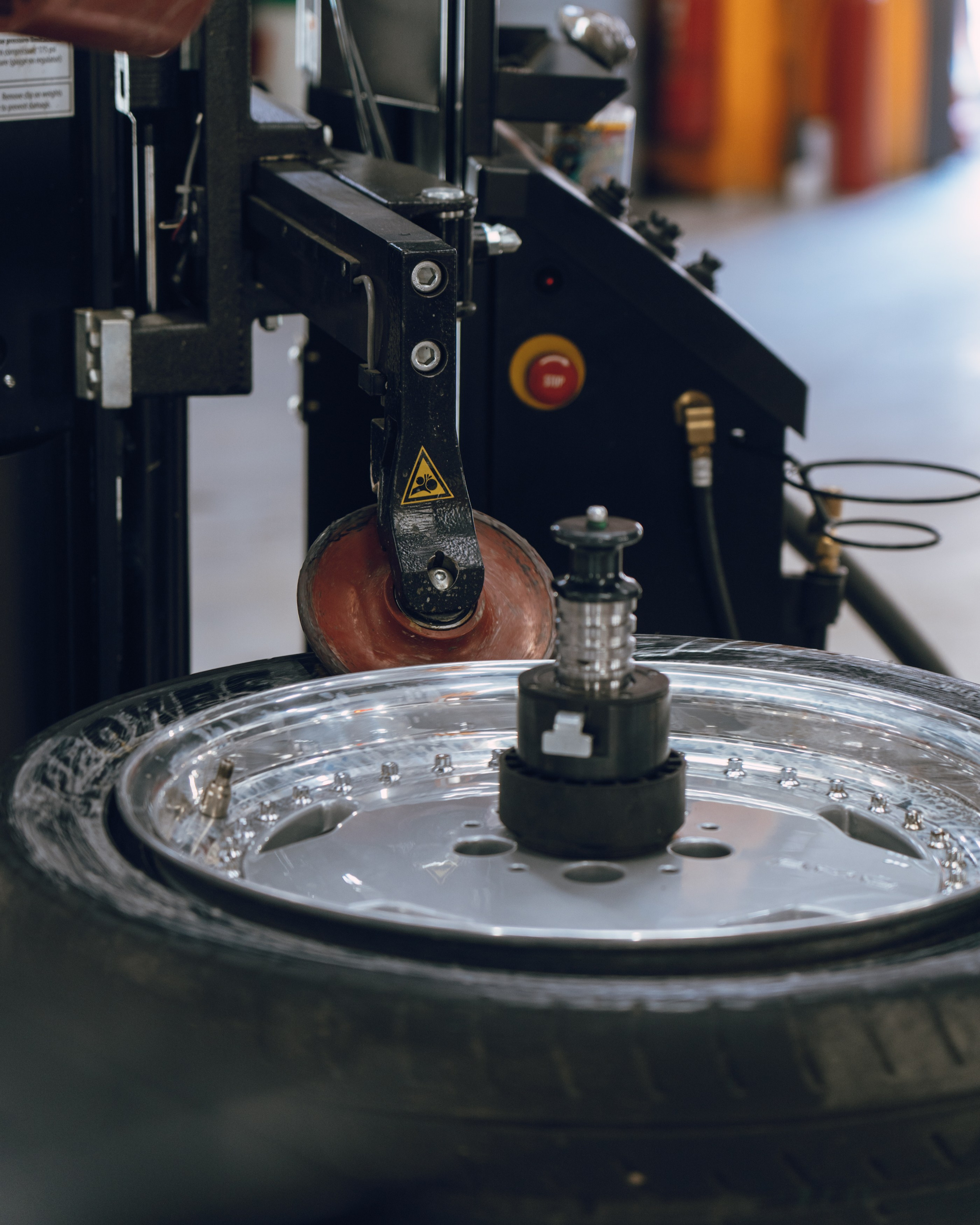 Mercedes c126 560 SEC шиномонтаж. DeLorein