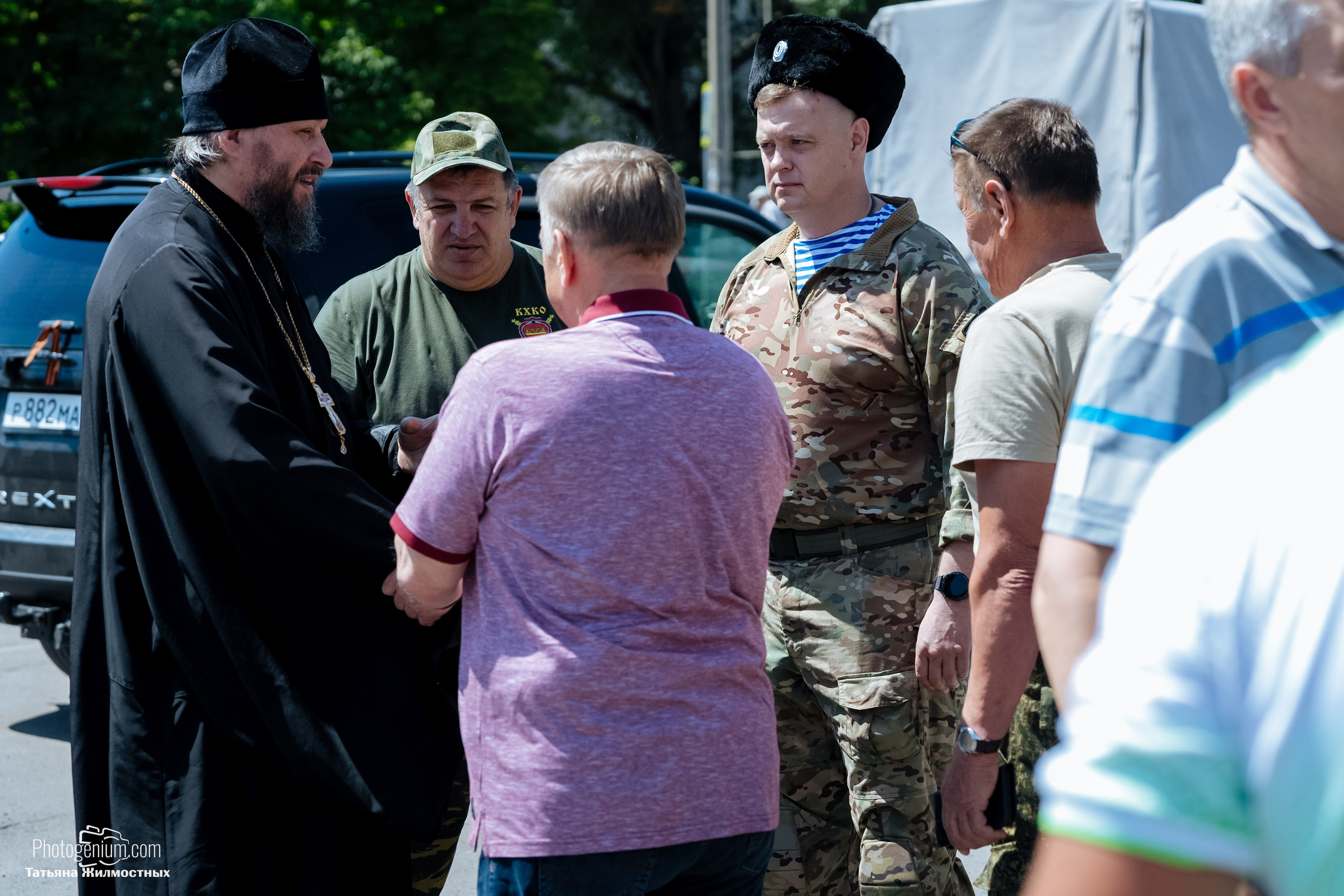 8 июня «Патриоты из Курска» сбор гуманитарной помощи у кинотеатра «Родина». Фотограф Нижний Новгород Татьяна Кейод