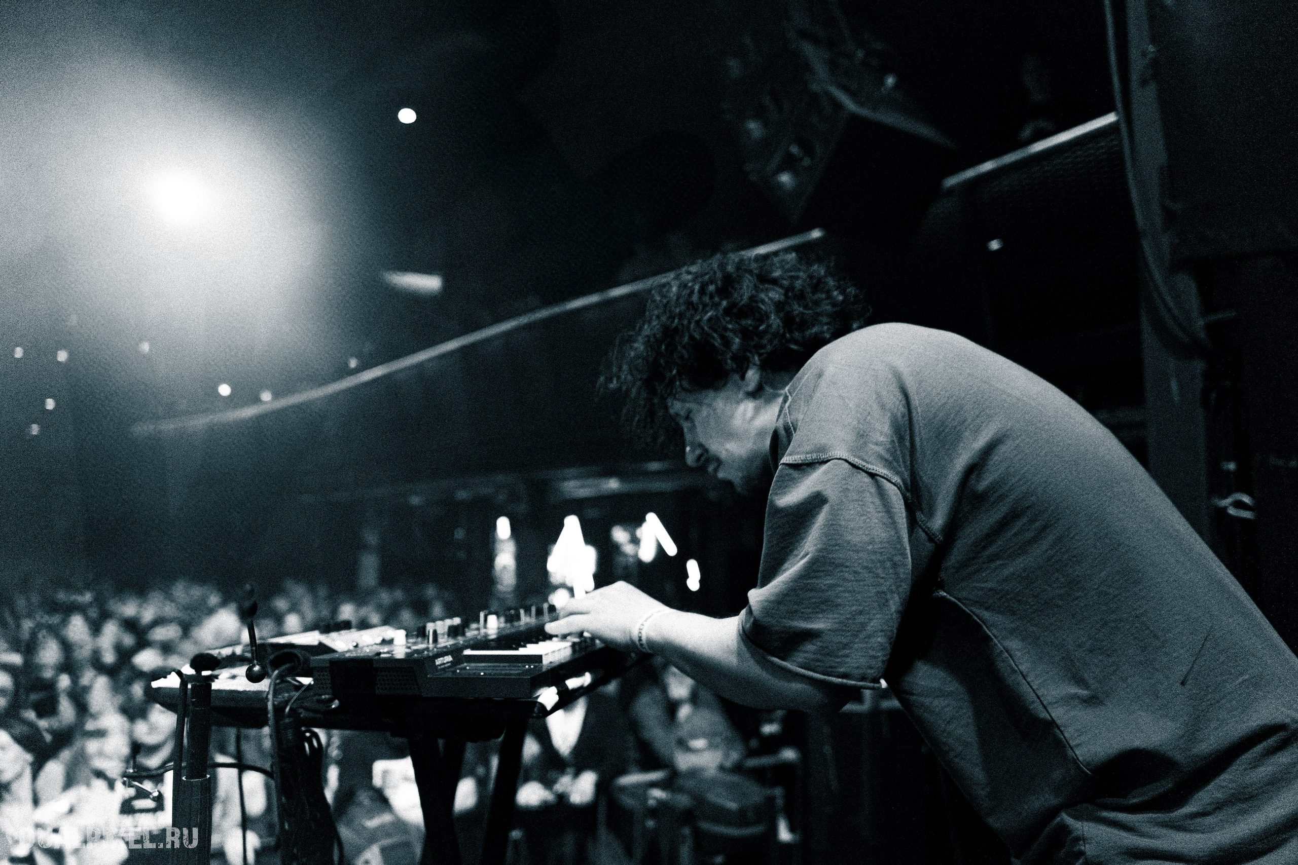 DenDerty концерт в Москве 30.03.2025. Магия музыки в кадре: Концертная Фотография