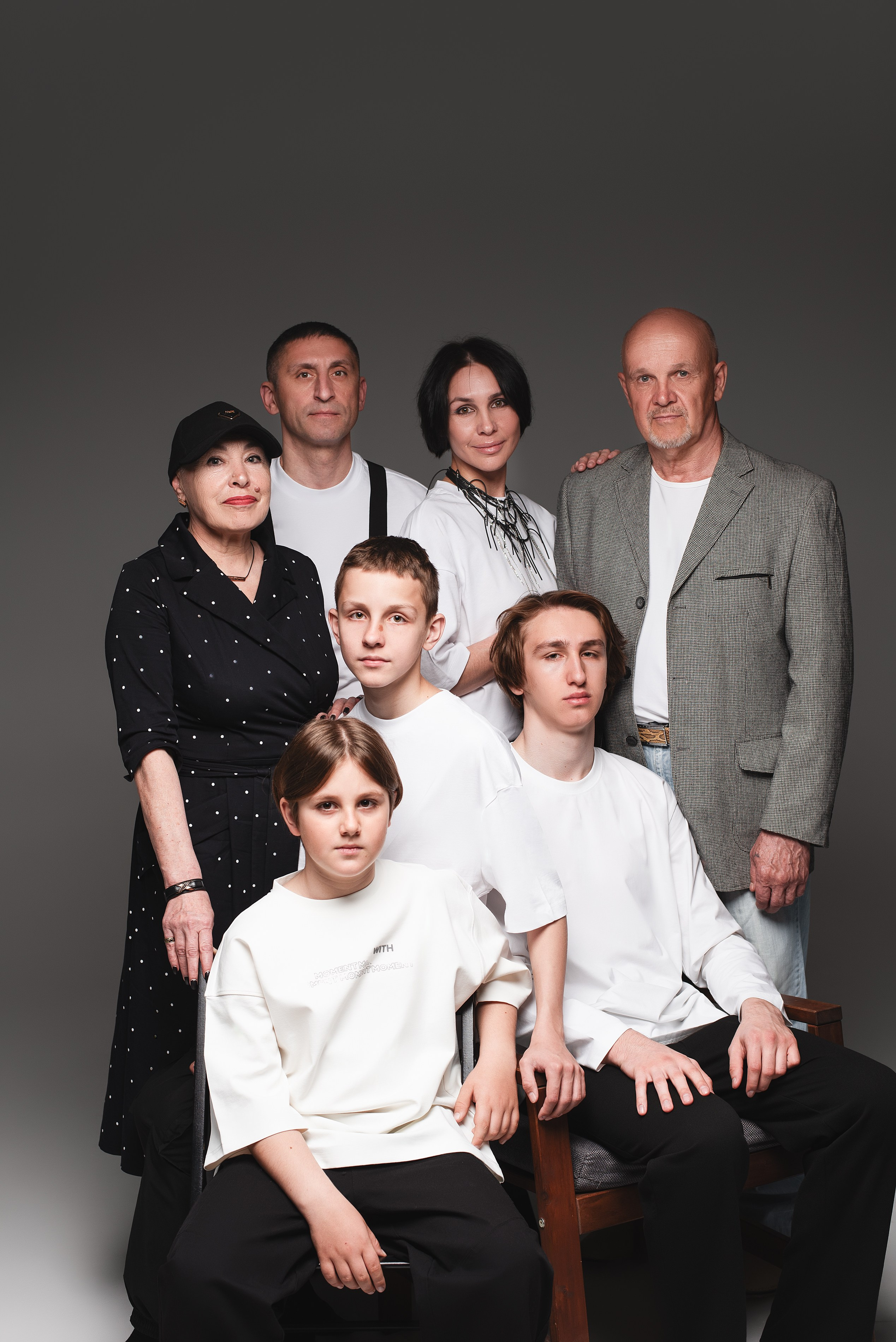 Семейная фотосессия на циклораме. Семейный фотограф в Южно-Сахалинске Анастасия Лимарева