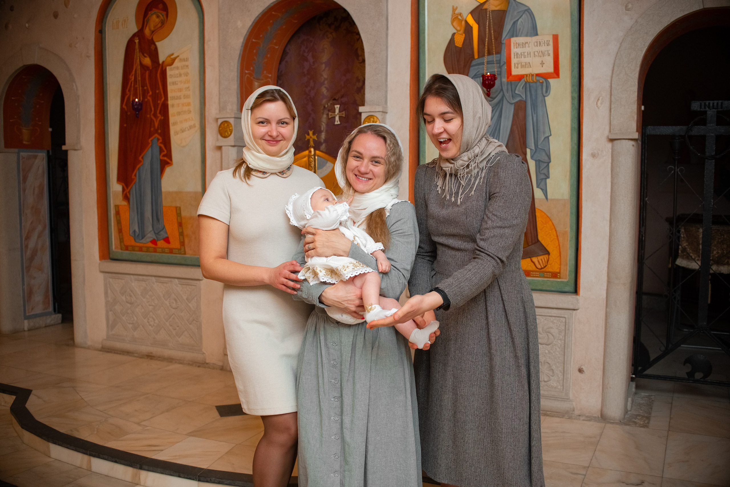 Крещение Василисы в Свято-Елисаветинском монастыре. Семейный фотограф на выписку из роддома и крещение Минск Настя Гришук