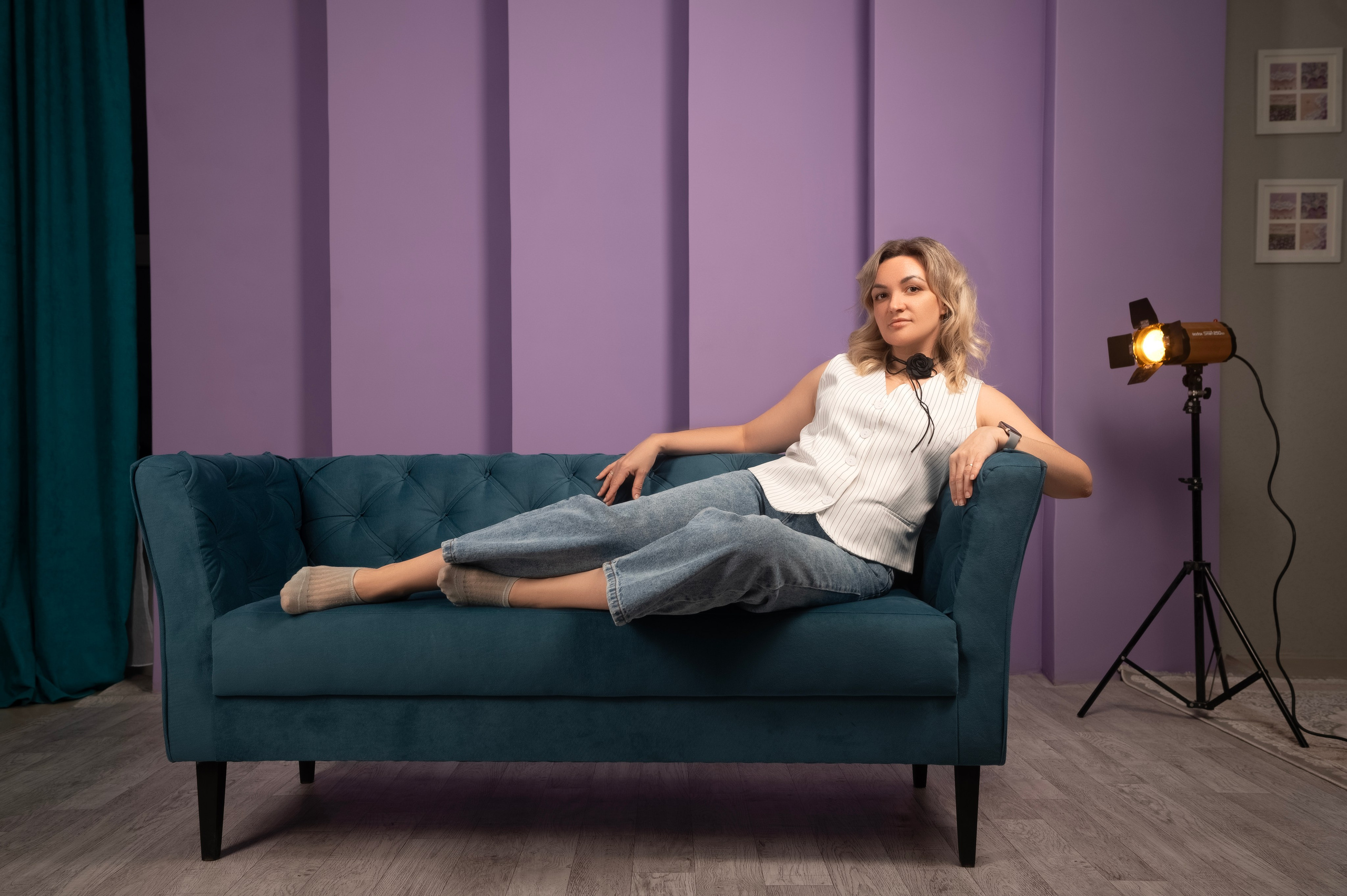 Фотосессия в Волгодонске: студийный портрет женщины. Автор — Елизавета Жуйкова, профессиональный свет и композиция.